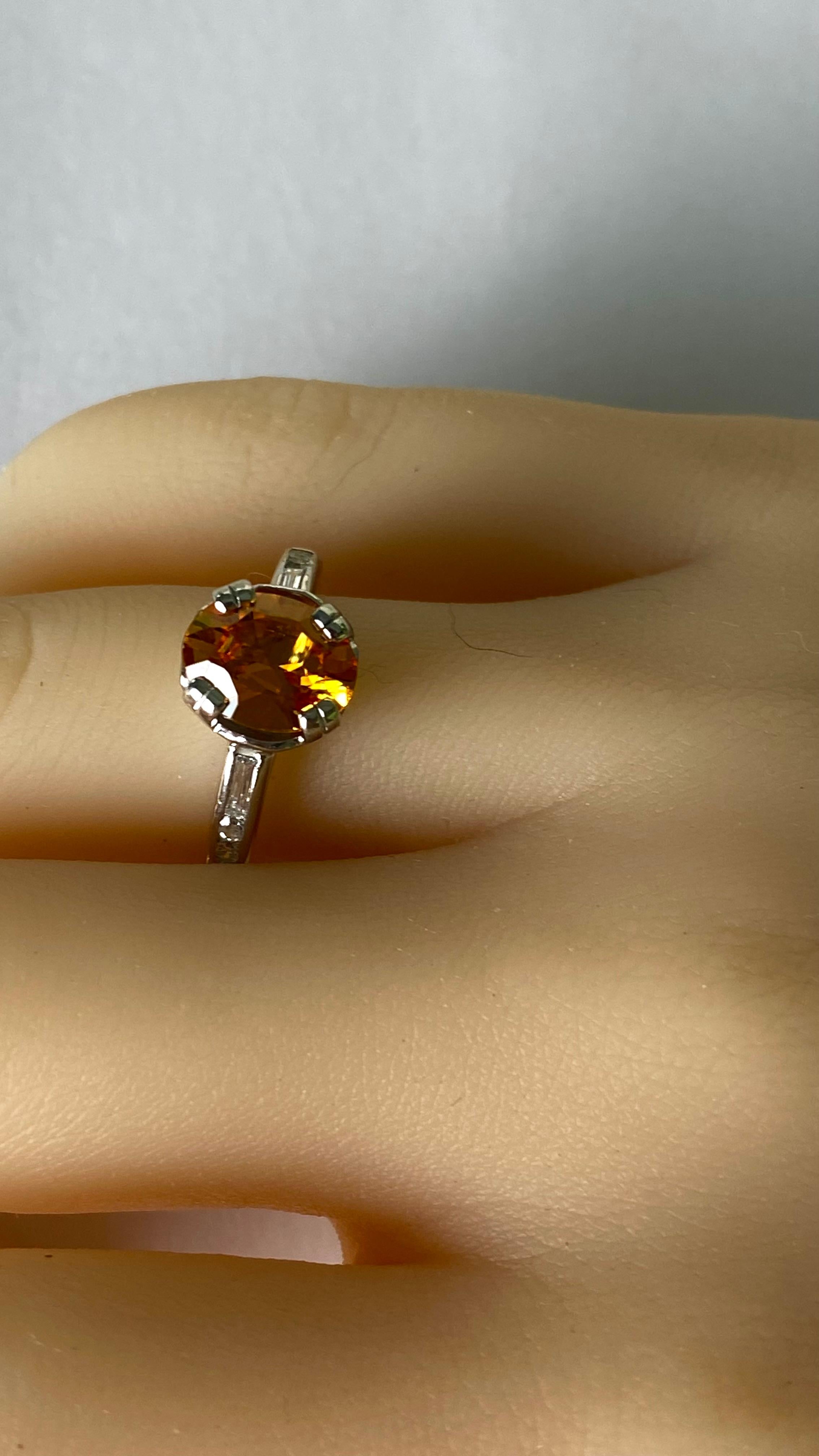 Magnificent Platinum 1.5 Carat Cushion Rare Orange sapphire Vintage Diamond Ring For Sale 4