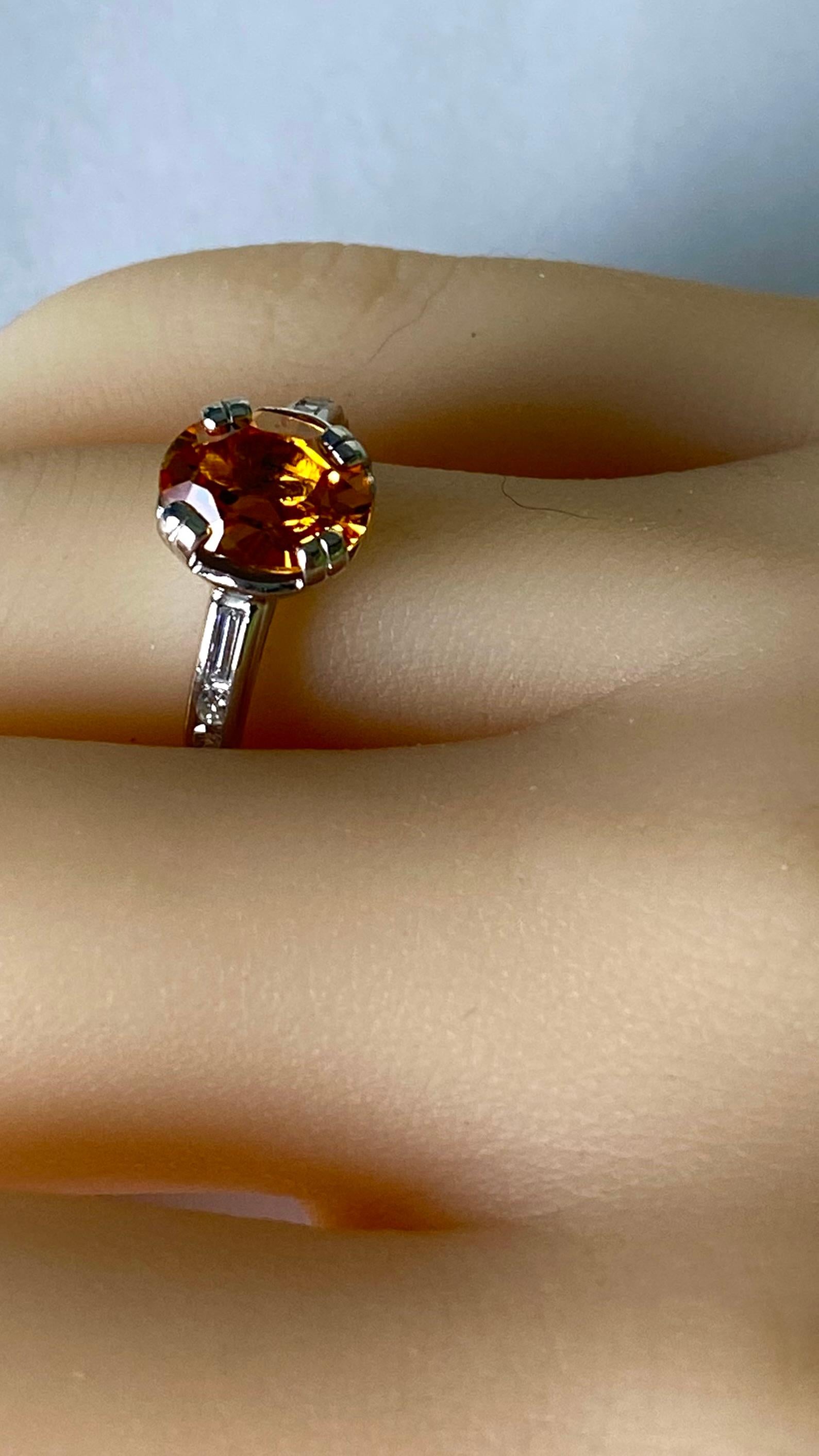Magnificent Platinum 1.5 Carat Cushion Rare Orange sapphire Vintage Diamond Ring For Sale 1