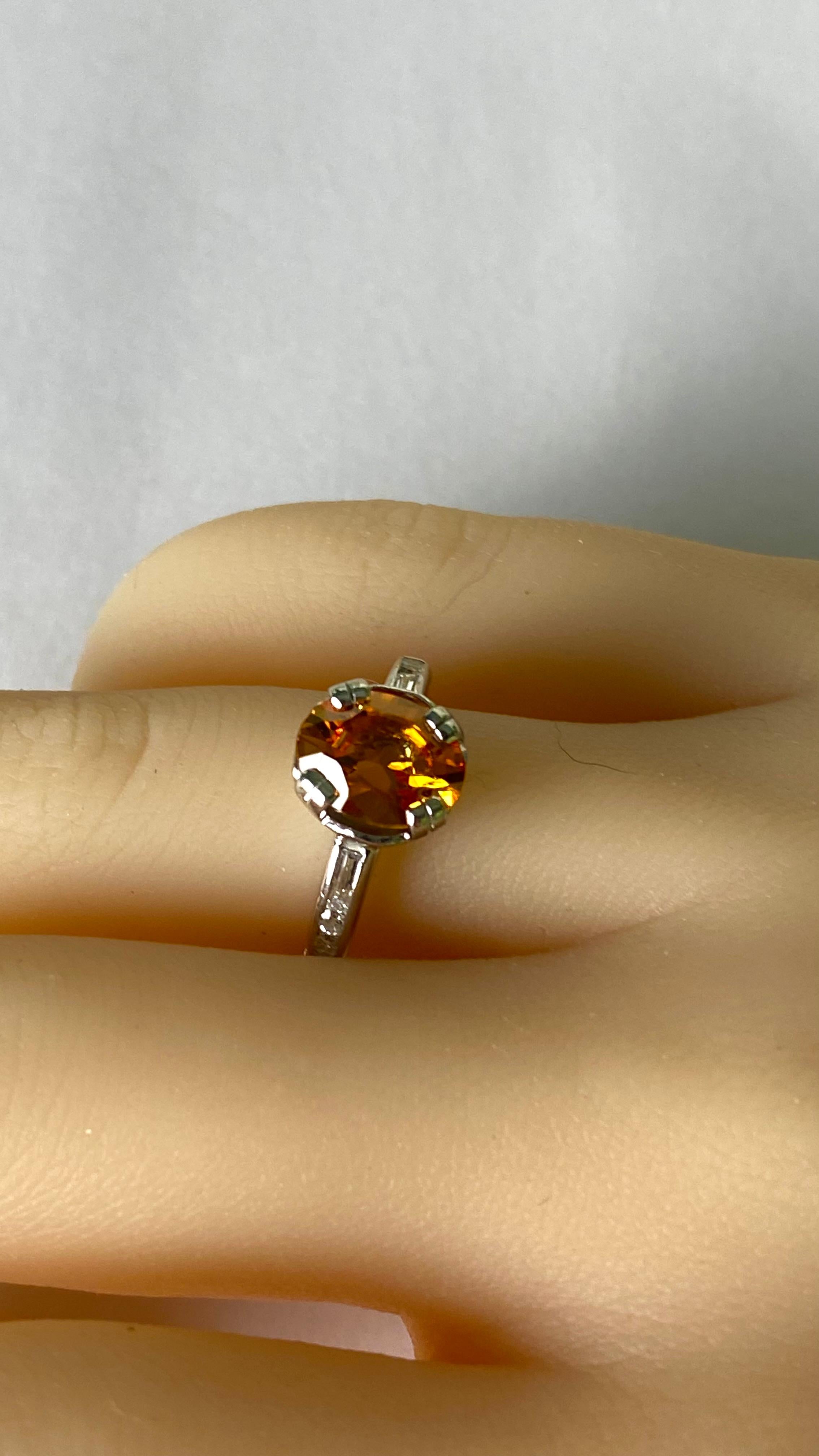 Magnificent Platinum 1.5 Carat Cushion Rare Orange sapphire Vintage Diamond Ring For Sale 3