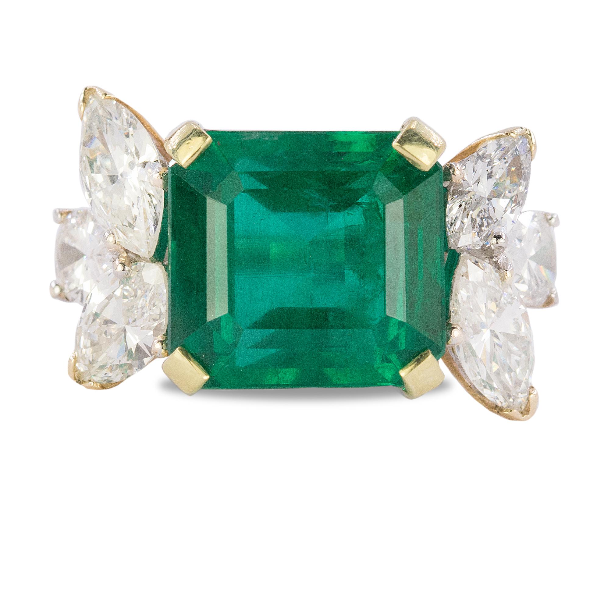 Women's or Men's Magnificent Platinum 7.81 Carat Emerald Ring