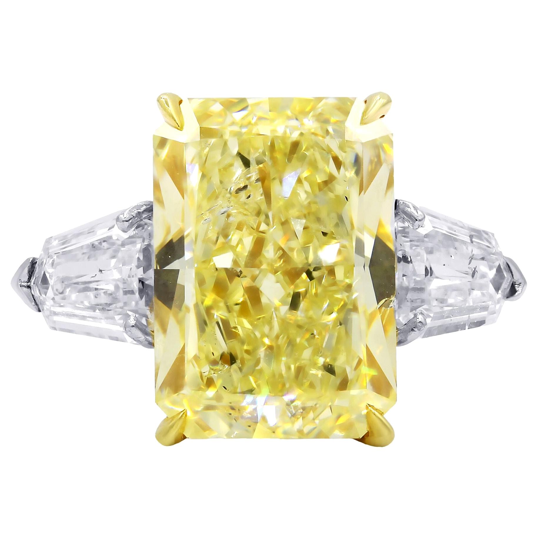 Magnificent Platinum and 18kt Fancy Diamond Ring with Radiant Cut Fancy Yellow