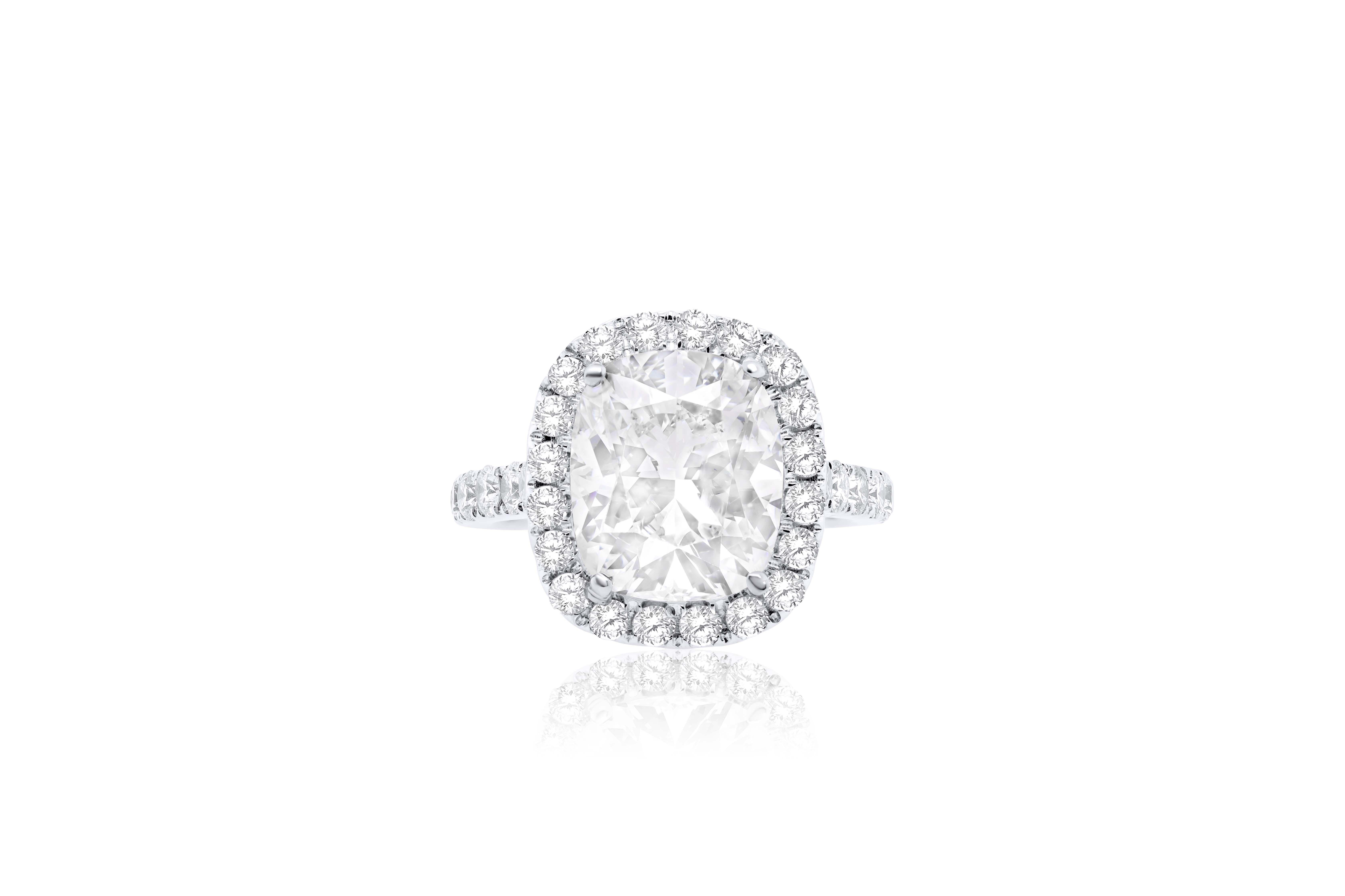 Prächtiger Verlobungsring aus Platin mit Diamanten im Zustand „Neu“ im Angebot in New York, NY