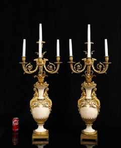 Magnifique Pr. Chandeliers Louis XVI en bronze doré et marbre blanc avec vierges