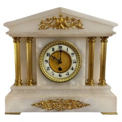 Magnifique horloge de manteau en albâtre de l'époque victorienne.