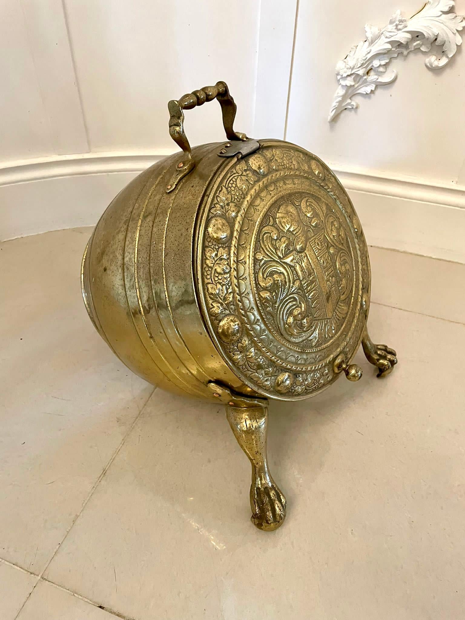  Magnificent Quality Antique Victorian Ornate Brass Log Bucket In Good Condition In Suffolk, GB