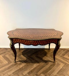 Magnífica mesa de centro francesa antigua de calidad con incrustaciones de palisandro y parquet