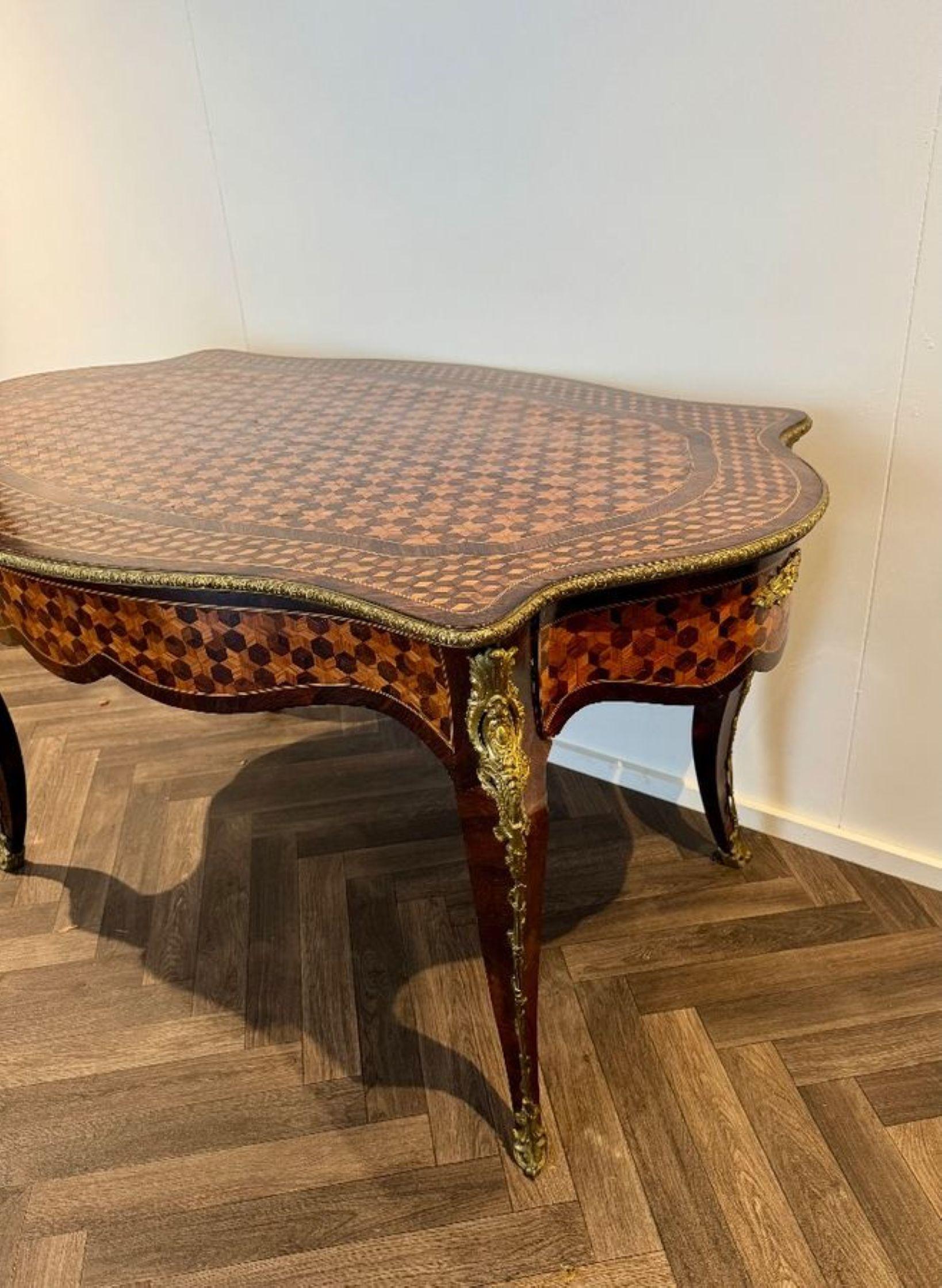 XIX secolo Magnifico tavolo da centro in palissandro antico e parquet intarsiato di qualità francese in vendita