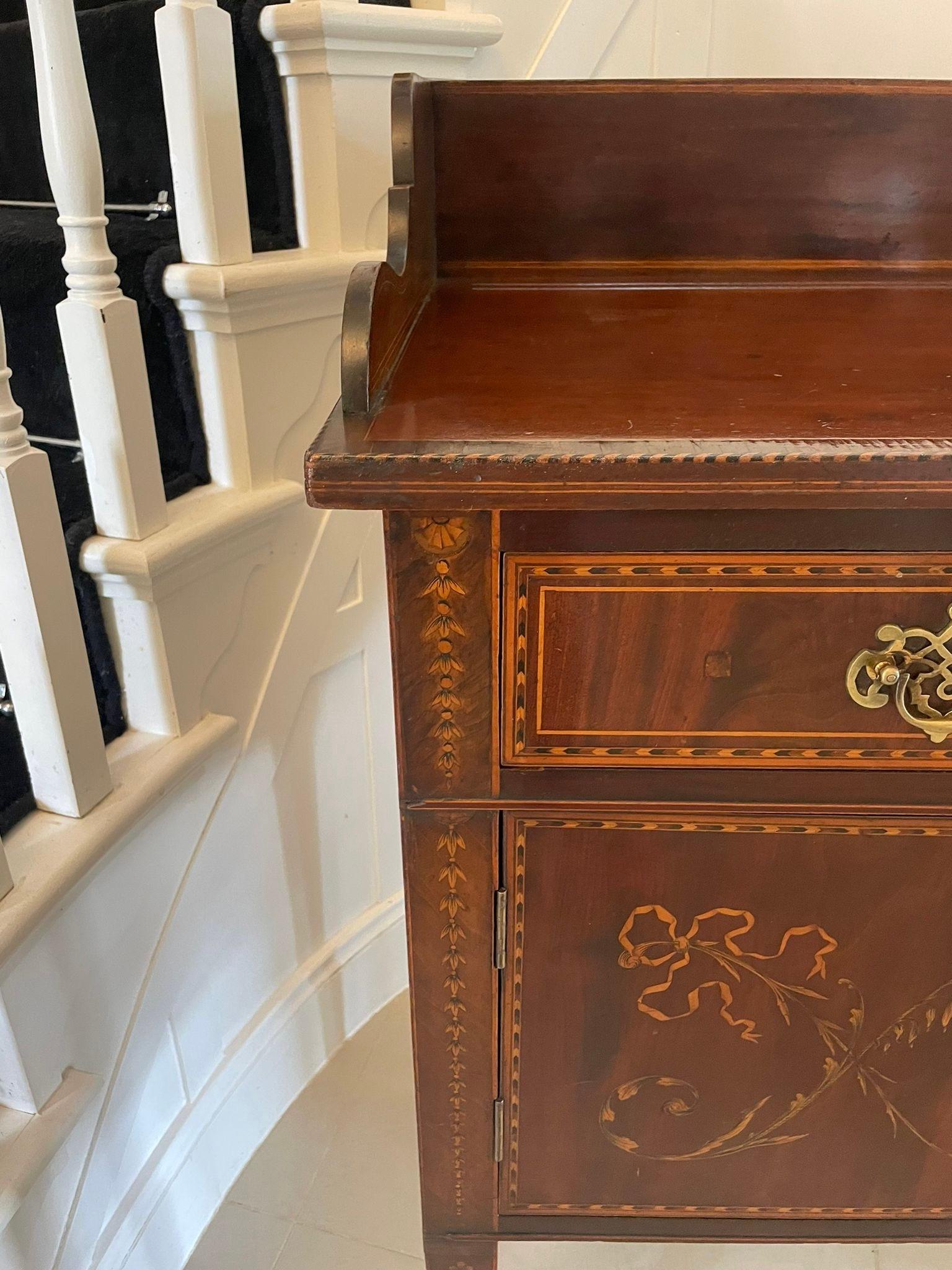Magnífico Aparador Antiguo de Caoba con Incrustaciones Jorge III de Gran Calidad en venta 3