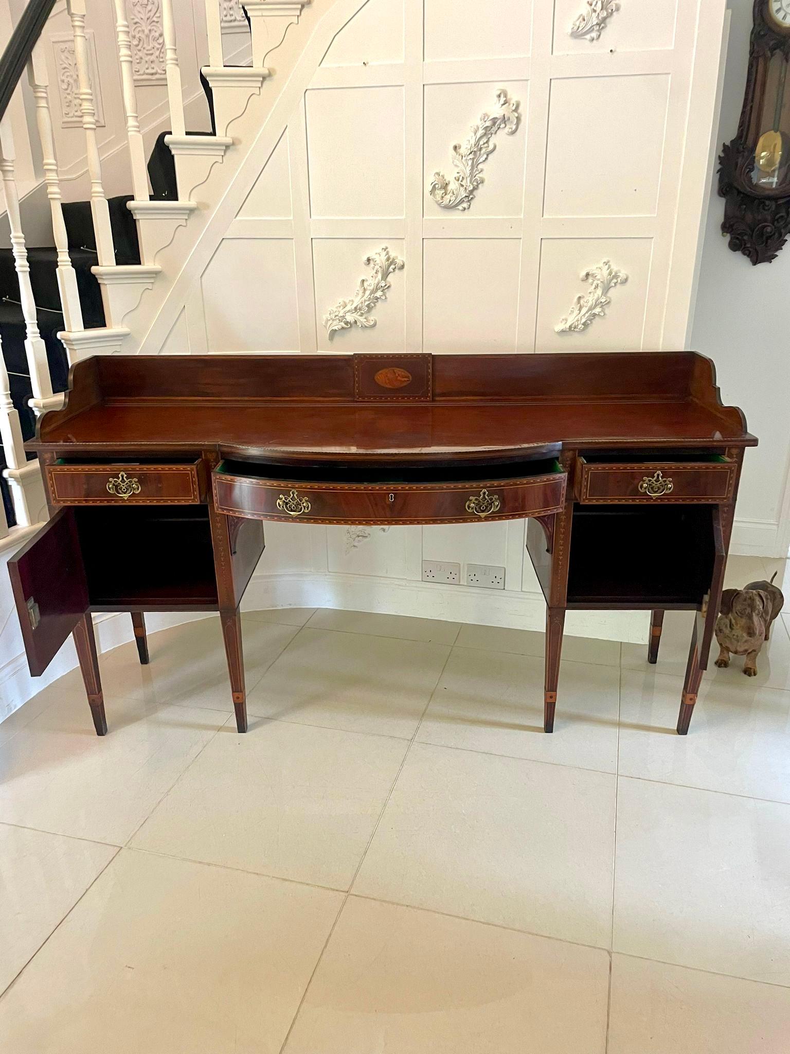 Magnífico Aparador Antiguo de Caoba con Incrustaciones Jorge III de Gran Calidad Inglés en venta