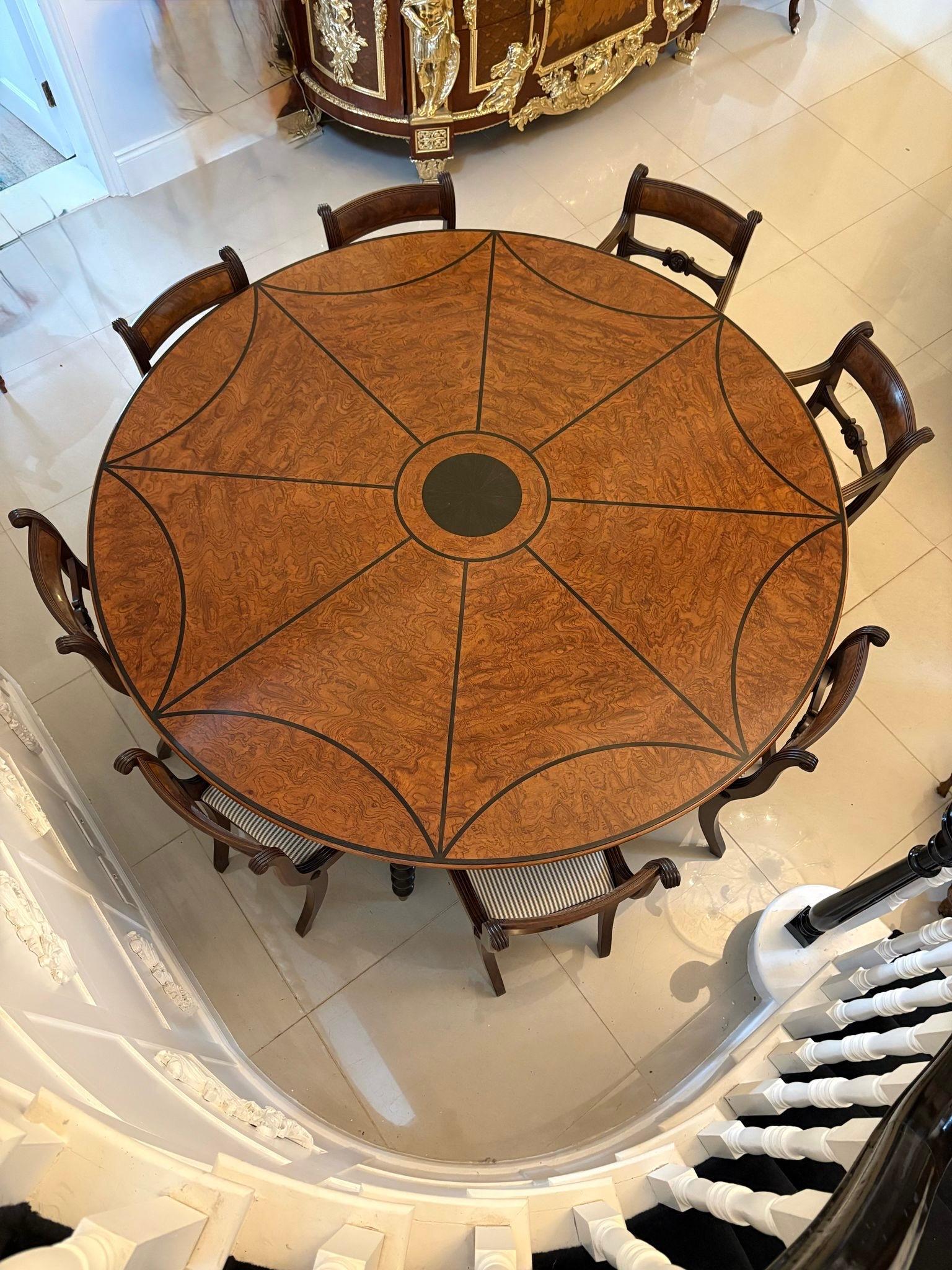 Grande table de salle à manger ronde ancienne incrustée d'ébène et de chêne de grande qualité Bon état - En vente à Suffolk, GB