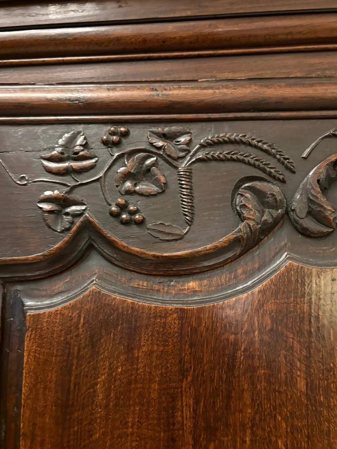 Magnifico armadio in quercia provinciale francese di qualità del tardo XVII secolo in vendita 4