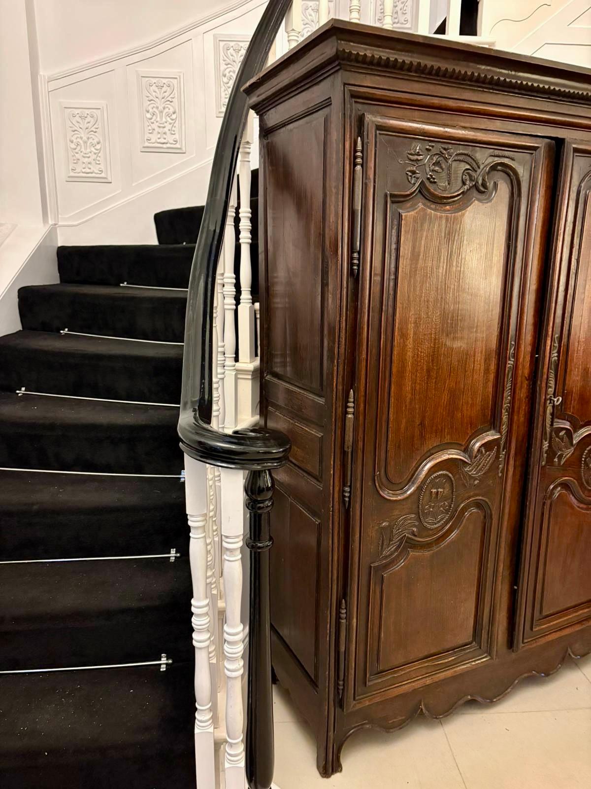 Magnifico armadio in quercia provinciale francese di qualità del tardo XVII secolo in vendita 5