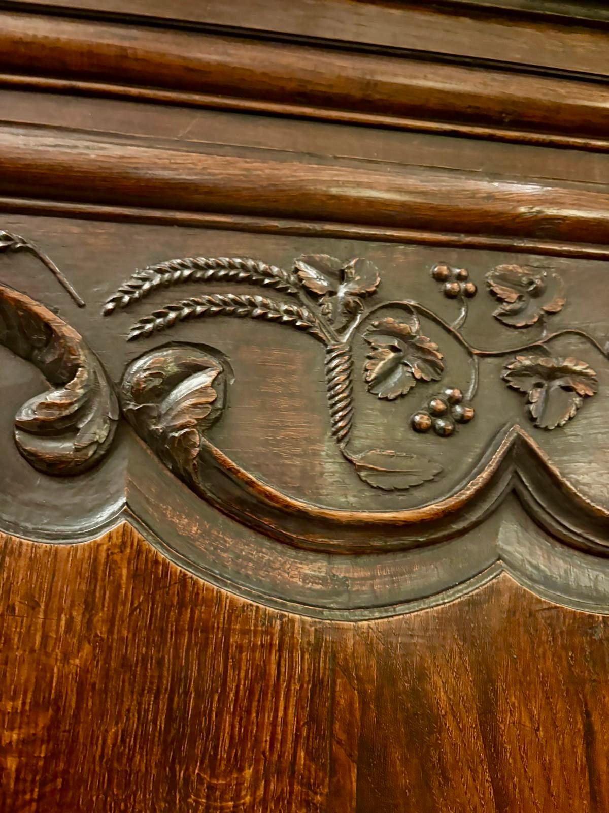 Magnifico armadio in quercia provinciale francese di qualità del tardo XVII secolo in vendita 9
