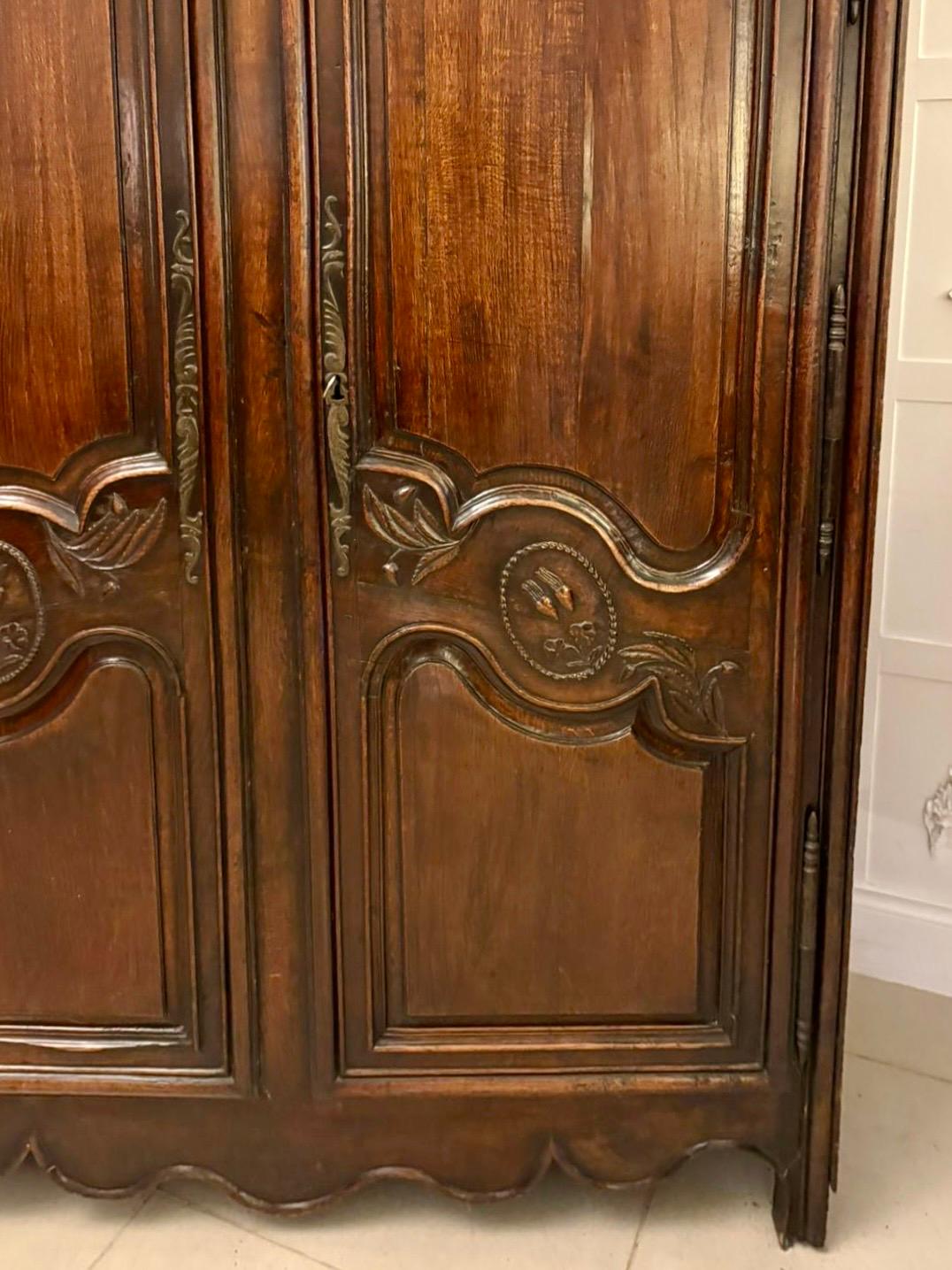 Magnifico armadio in quercia provinciale francese di qualità del tardo XVII secolo in vendita 10