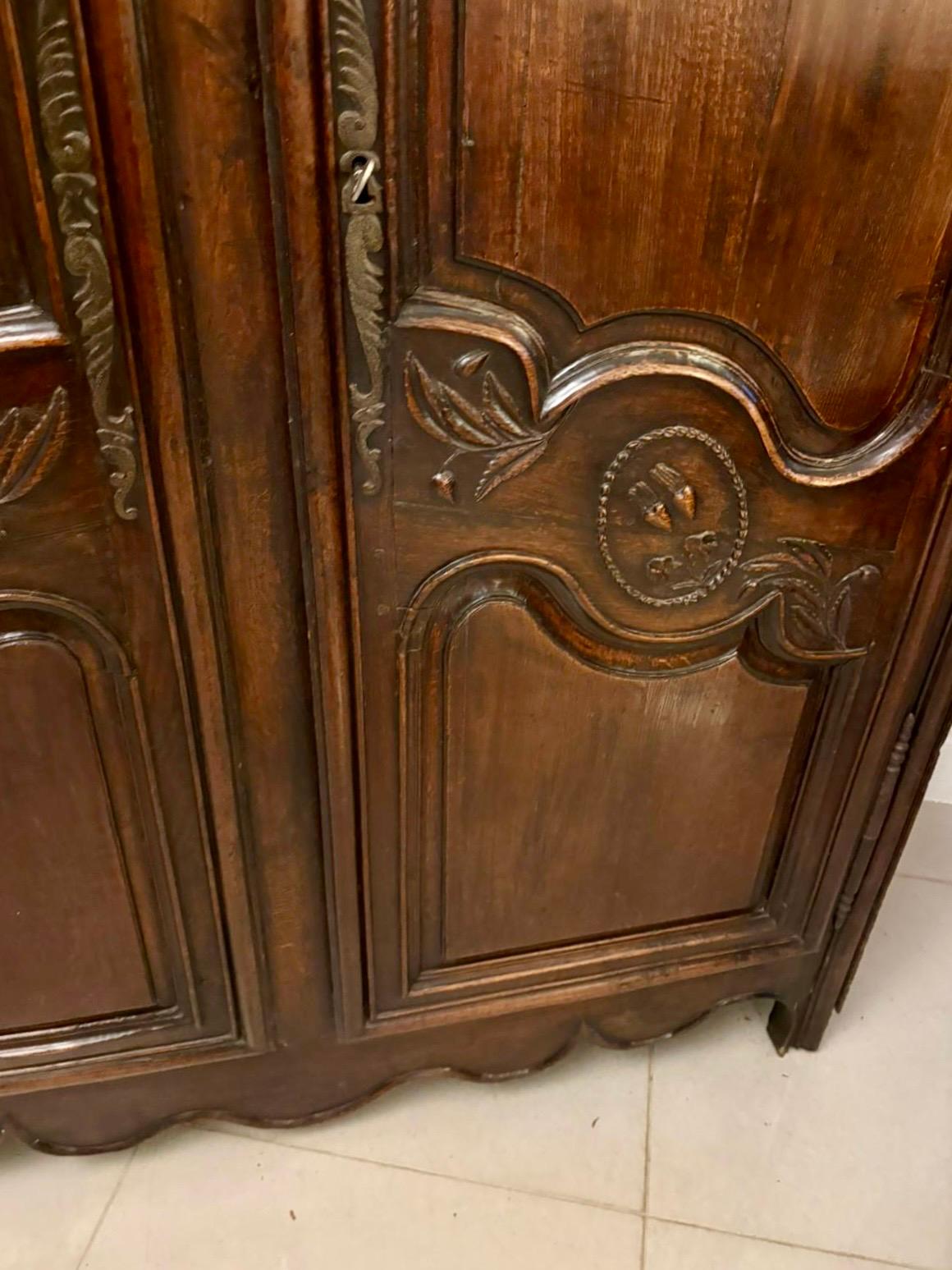 Magnifico armadio in quercia provinciale francese di qualità del tardo XVII secolo in vendita 2