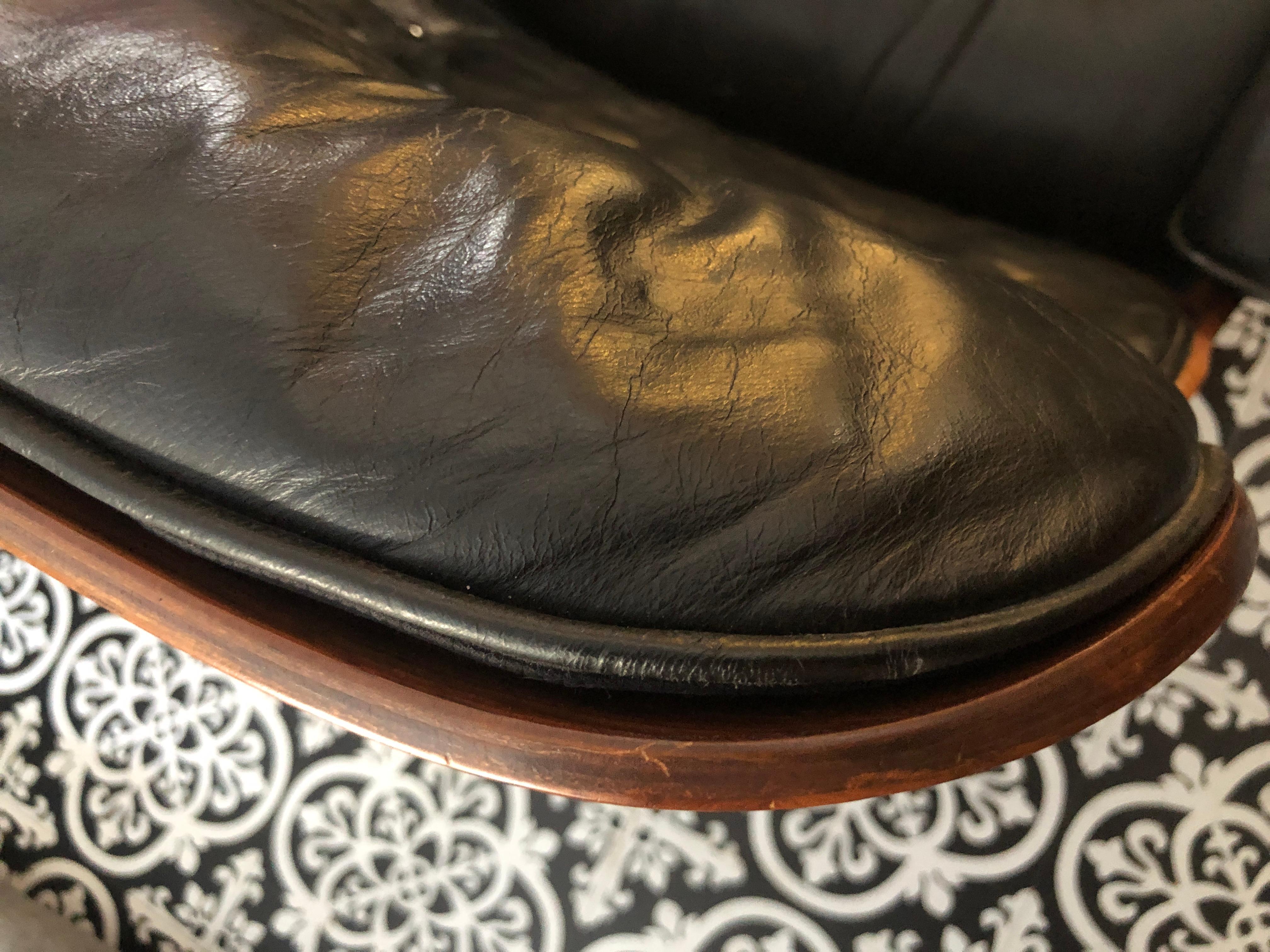 Magnifique et rare chaise longue et pouf Eames du milieu du siècle dernier en bois de rose brésilien en vente 2