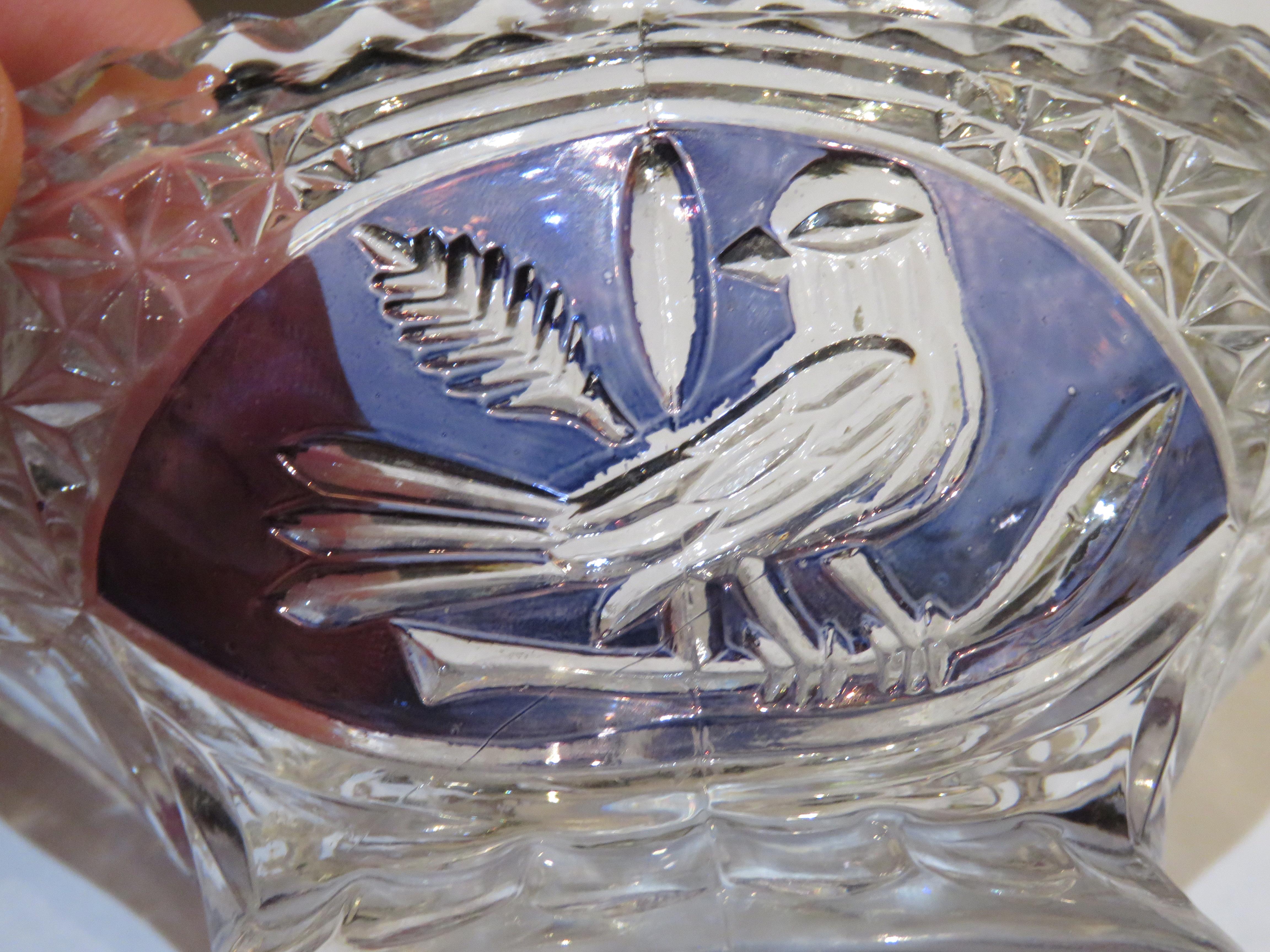 Magnifique centre de table rare et lourd en verre opalescent biseauté taille cristal français Bon état - En vente à New York, NY