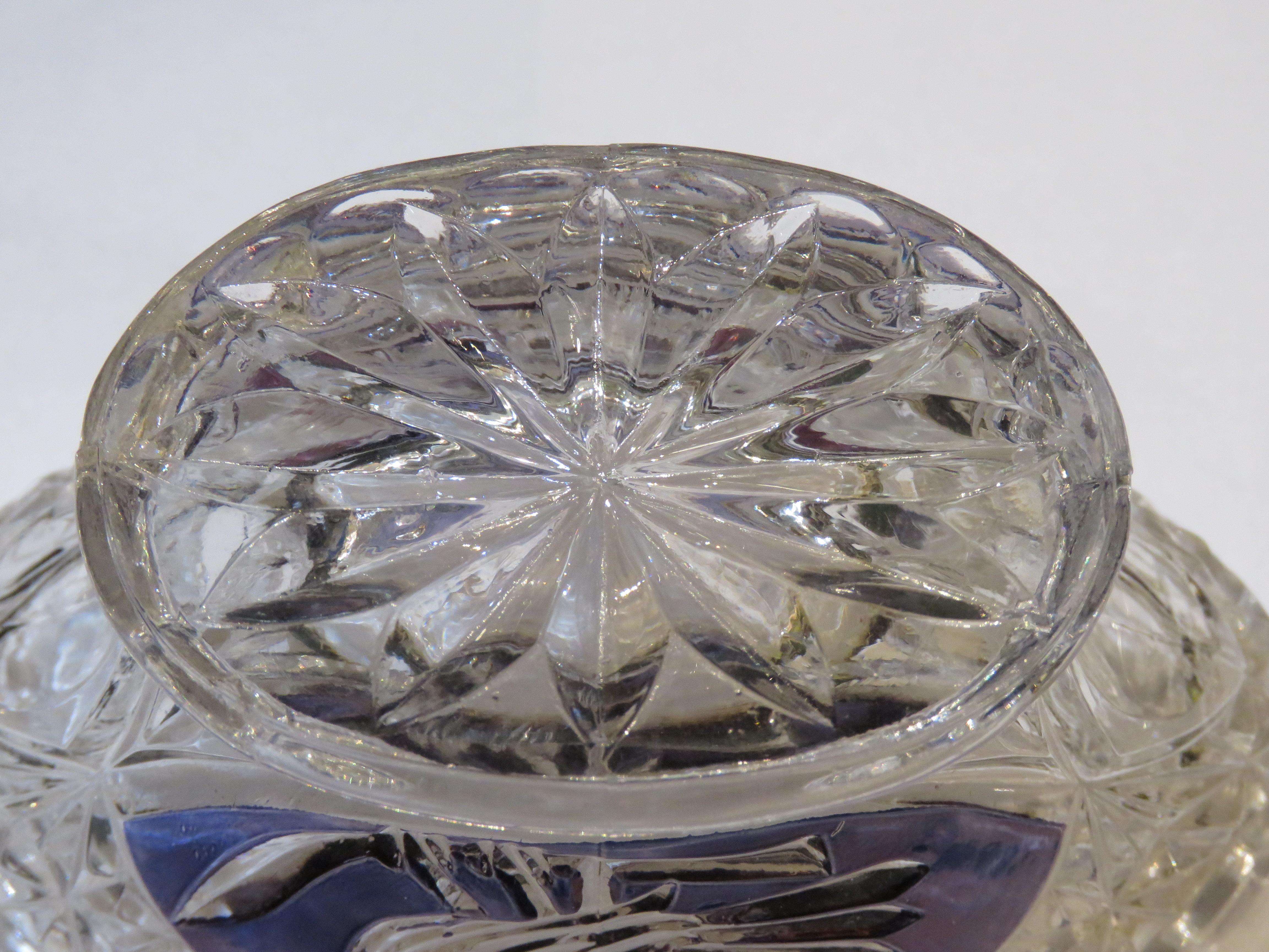 20ième siècle Magnifique centre de table rare et lourd en verre opalescent biseauté taille cristal français en vente