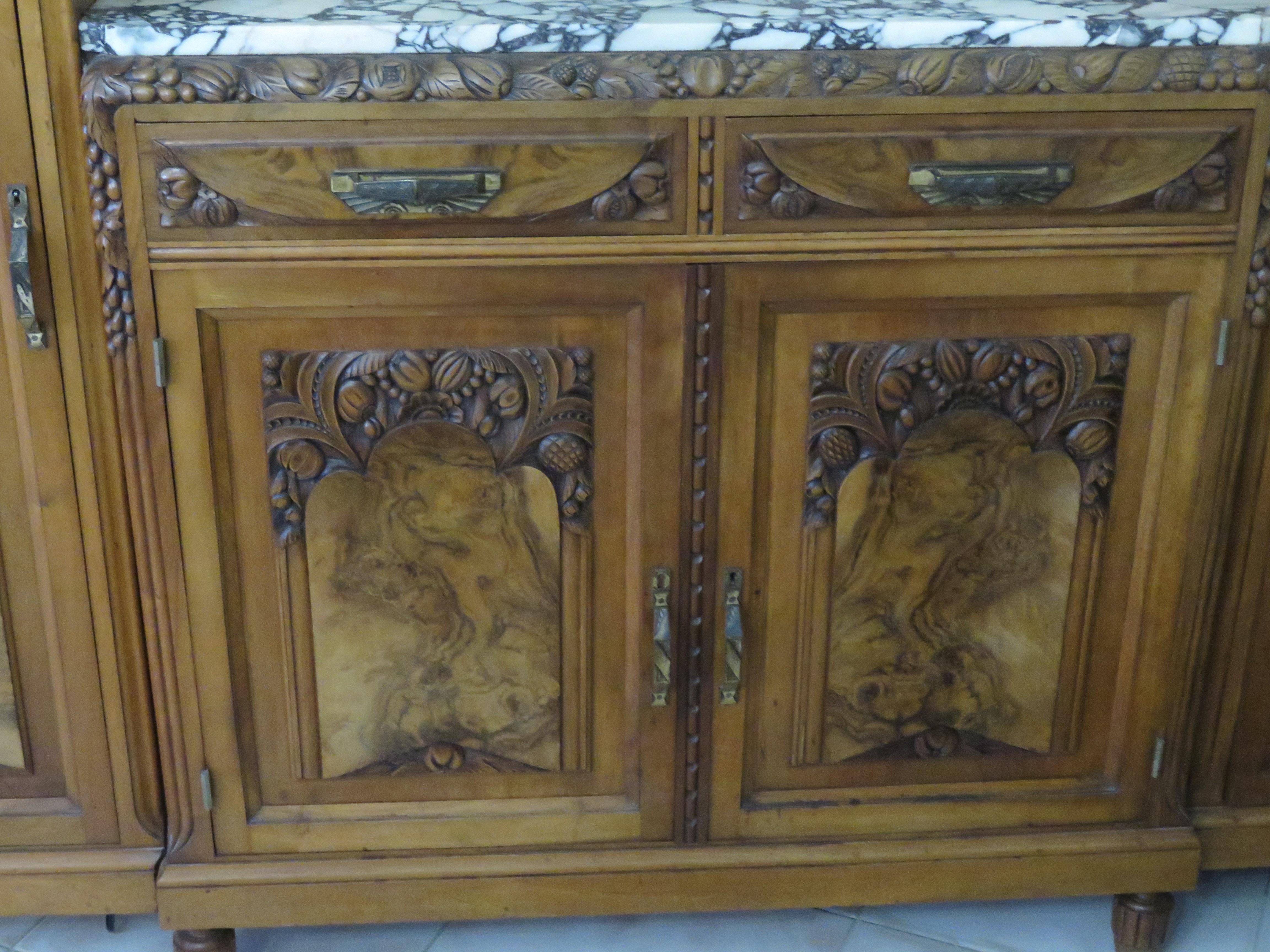 Magnífica e Importante Cómoda de Bronce y Madera con Tapa de Mármol del Siglo XIX Desconocido en venta