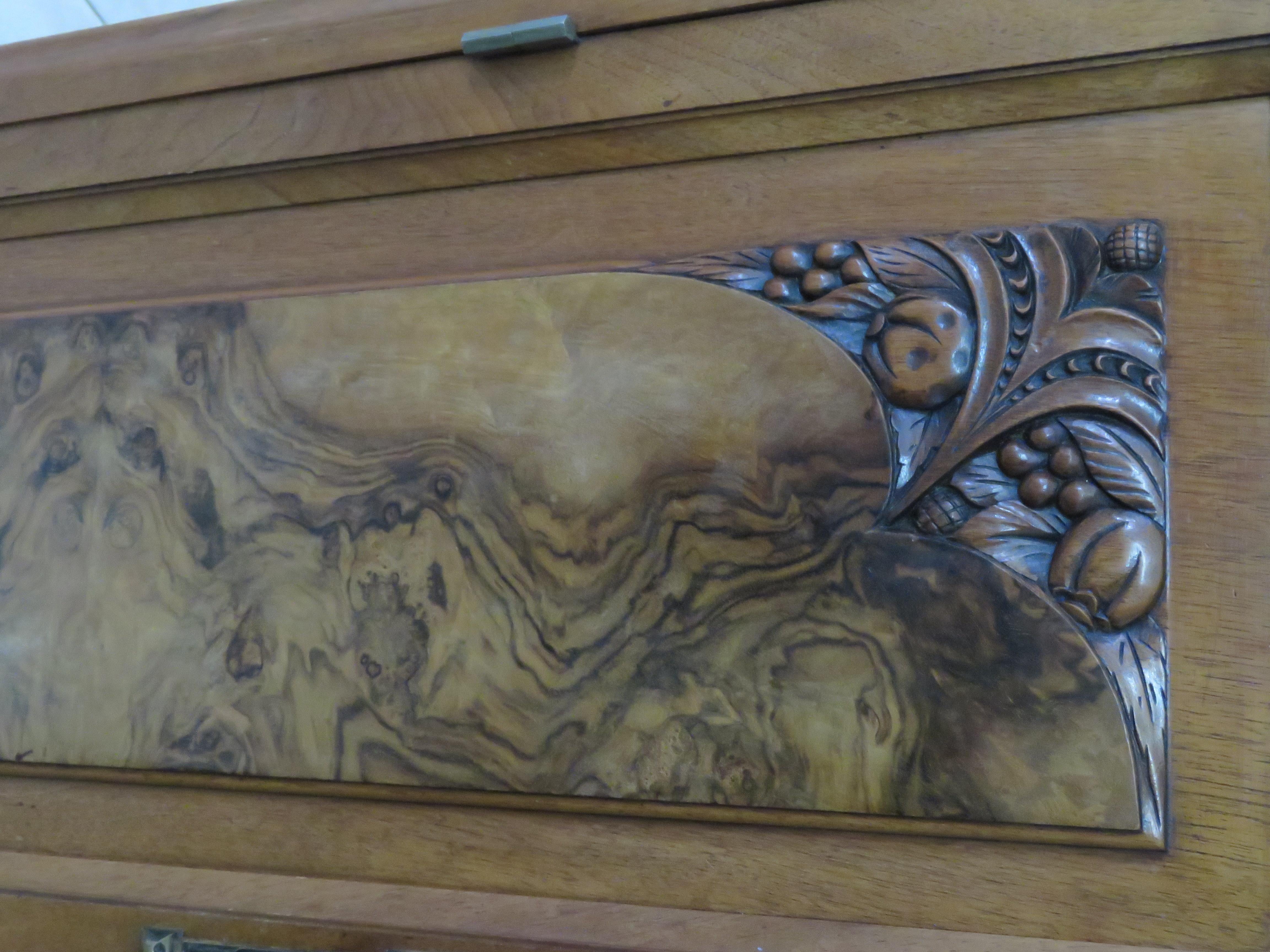 Magnífica e Importante Cómoda de Bronce y Madera con Tapa de Mármol del Siglo XIX en Bueno estado para la venta en New York, NY