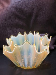 Magnificent Rare Vintage Italian Glass Golden Yellow Opalescent Bowl Vase