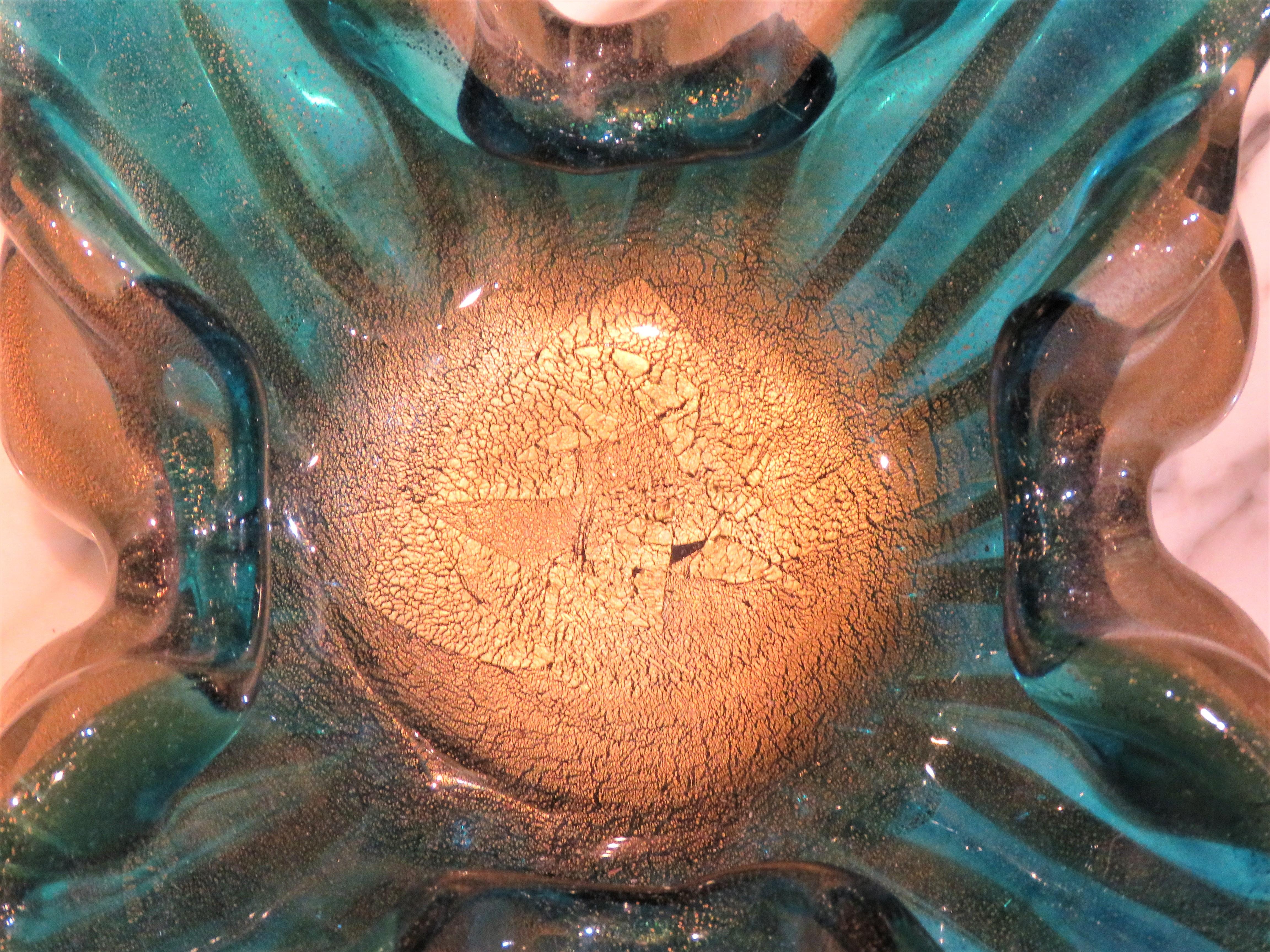 Italiano Magnifico e raro piatto da portata in vetro di Murano d'epoca con fiori floreali in vendita