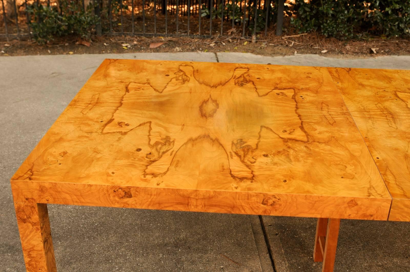 Américain Magnifique table de salle à manger en bois d'olivier à motifs de papillons restaurée par Milo Baughman en vente