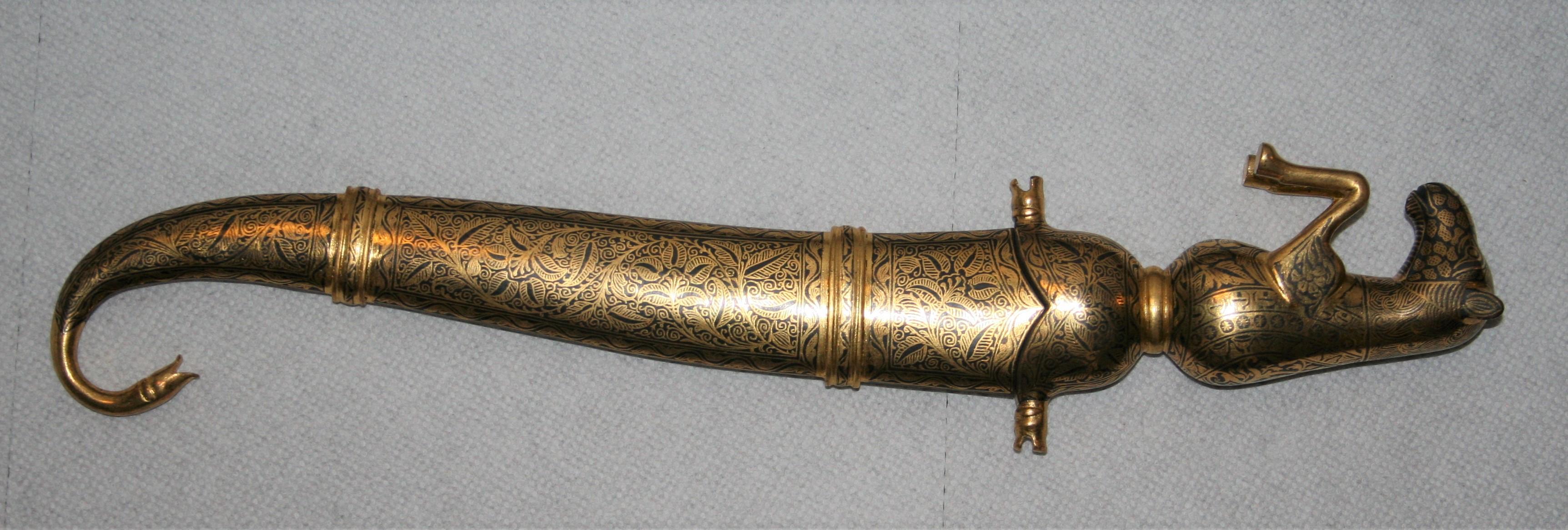 Magnificent Richly Decorated 1920s Damascened Rajput Dagger with Gold Work For Sale 6