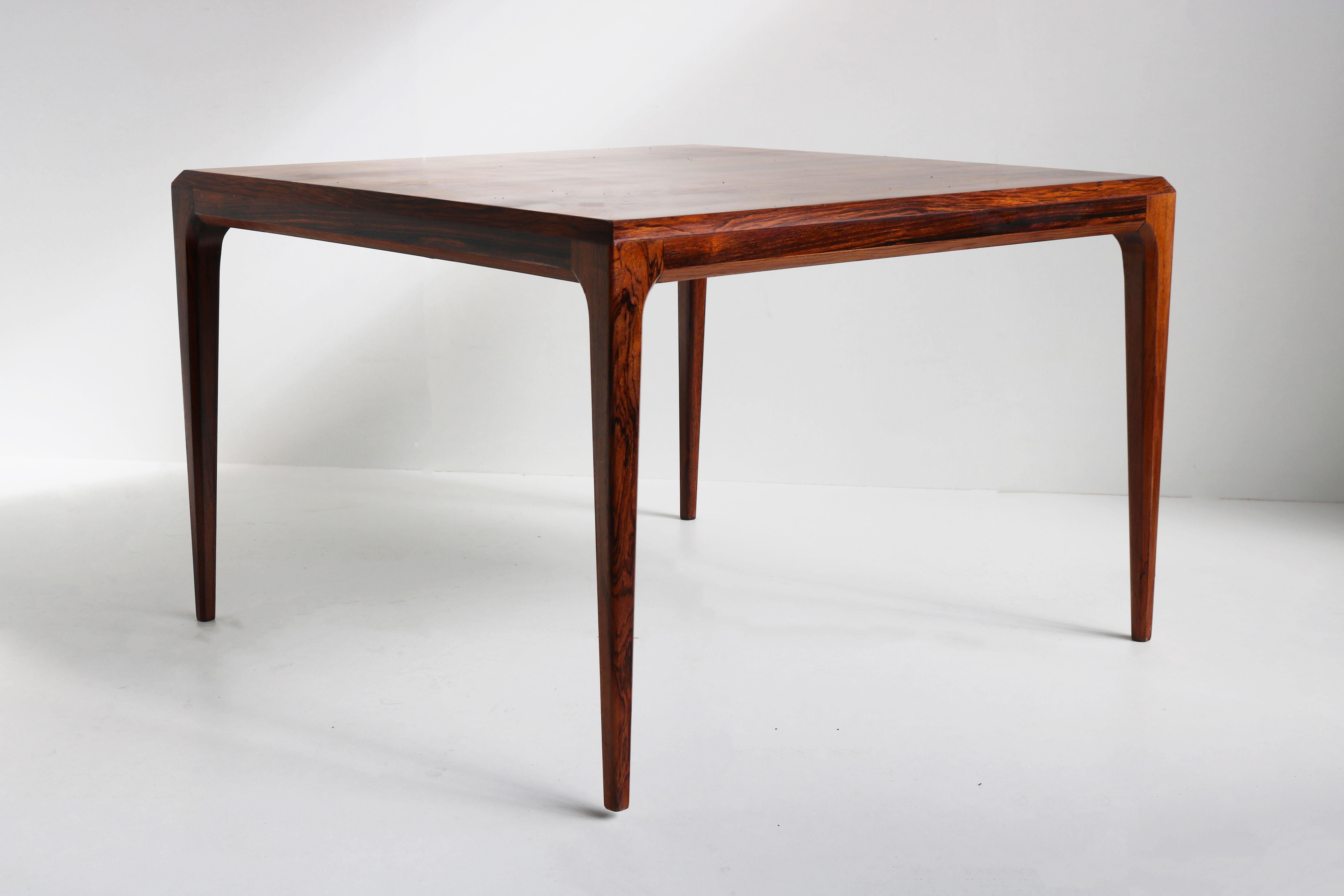 Magnificent Danish design coffee table in rosewood by Johannes Andersen for CFC Silkeborg in the 1950s.
The table has a wonderful clean design with marvellous straight edges. The rosewood grain looks simply amazing and has a very warm feeling. The