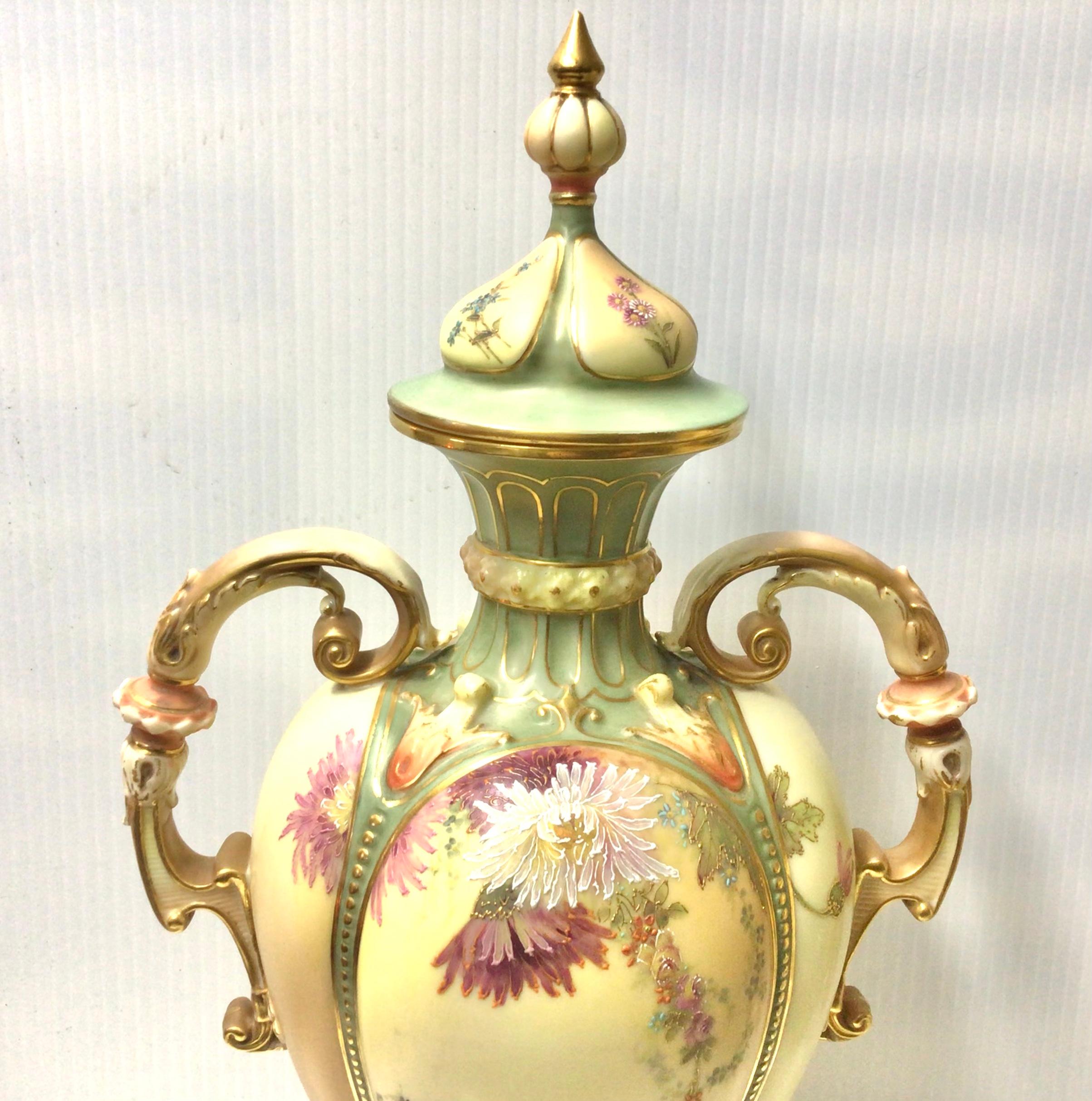 Magnificent Royal Worcester Painted Blush Ivory Vase In Good Condition For Sale In Antrim, GB