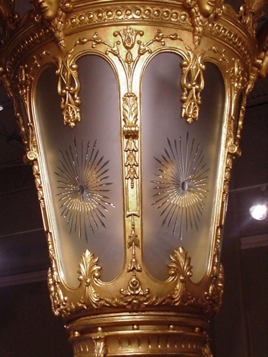 Magnifica lanterna russa in legno dorato In condizioni buone in vendita a Atlanta, GA