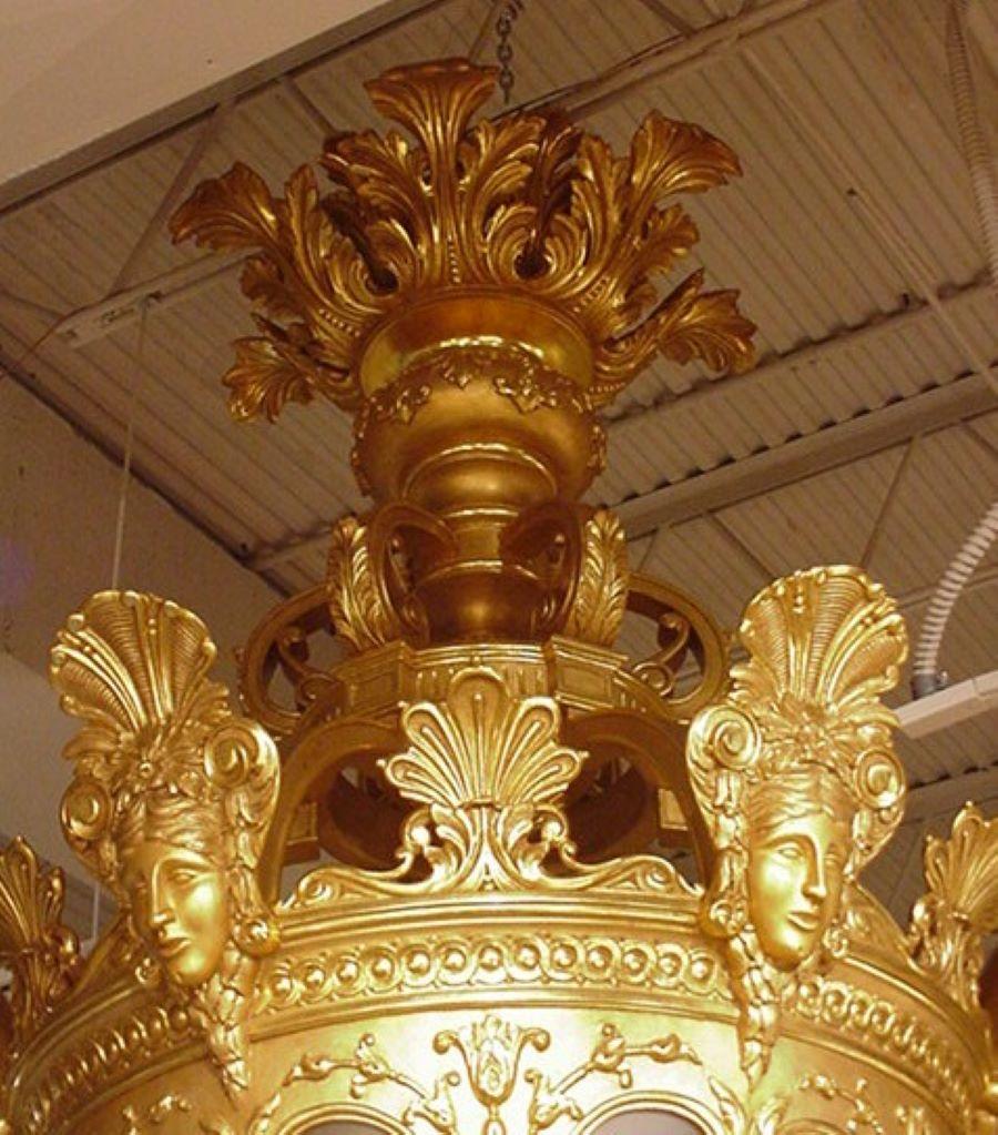 Magnifica lanterna russa in legno dorato in vendita 1