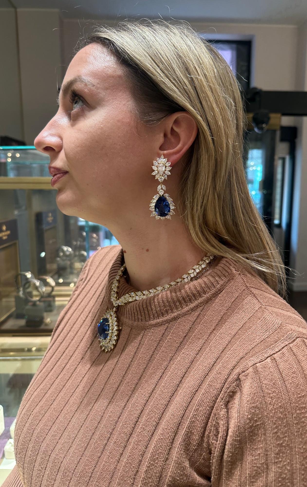 Modernista Magnifici orecchini a goccia in oro con zaffiro e diamante in vendita
