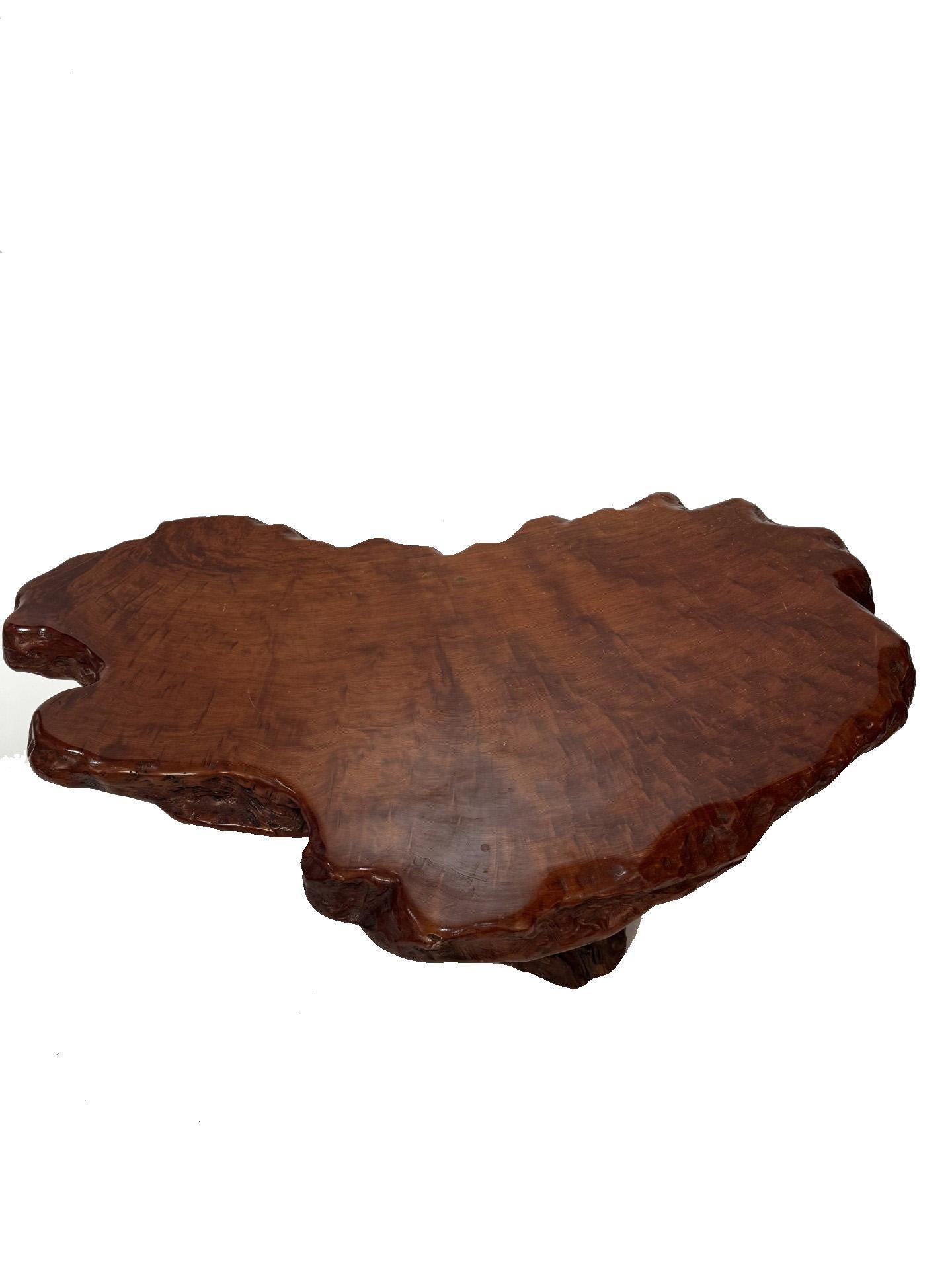 Magnífica mesa de centro Sequoia del norte de América mediados del siglo XX en venta