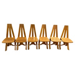 Magnifique série de 6 chaises de salle à manger conçues en orme massif courbé, vers 1980. 