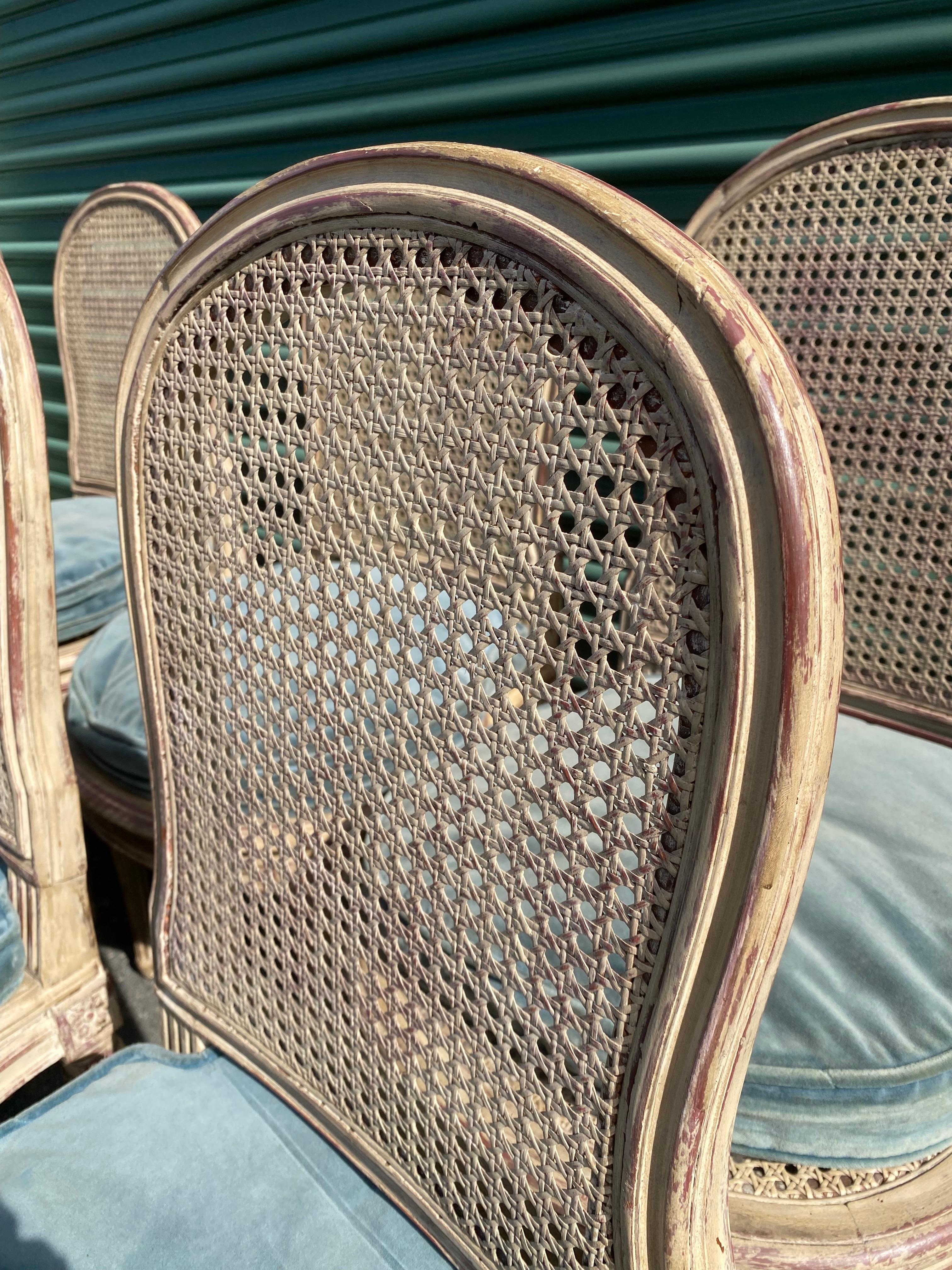 Prächtiger Satz von 10 gemalt Französisch Louis XV Caned und Holz Esszimmerstühle im Angebot 4