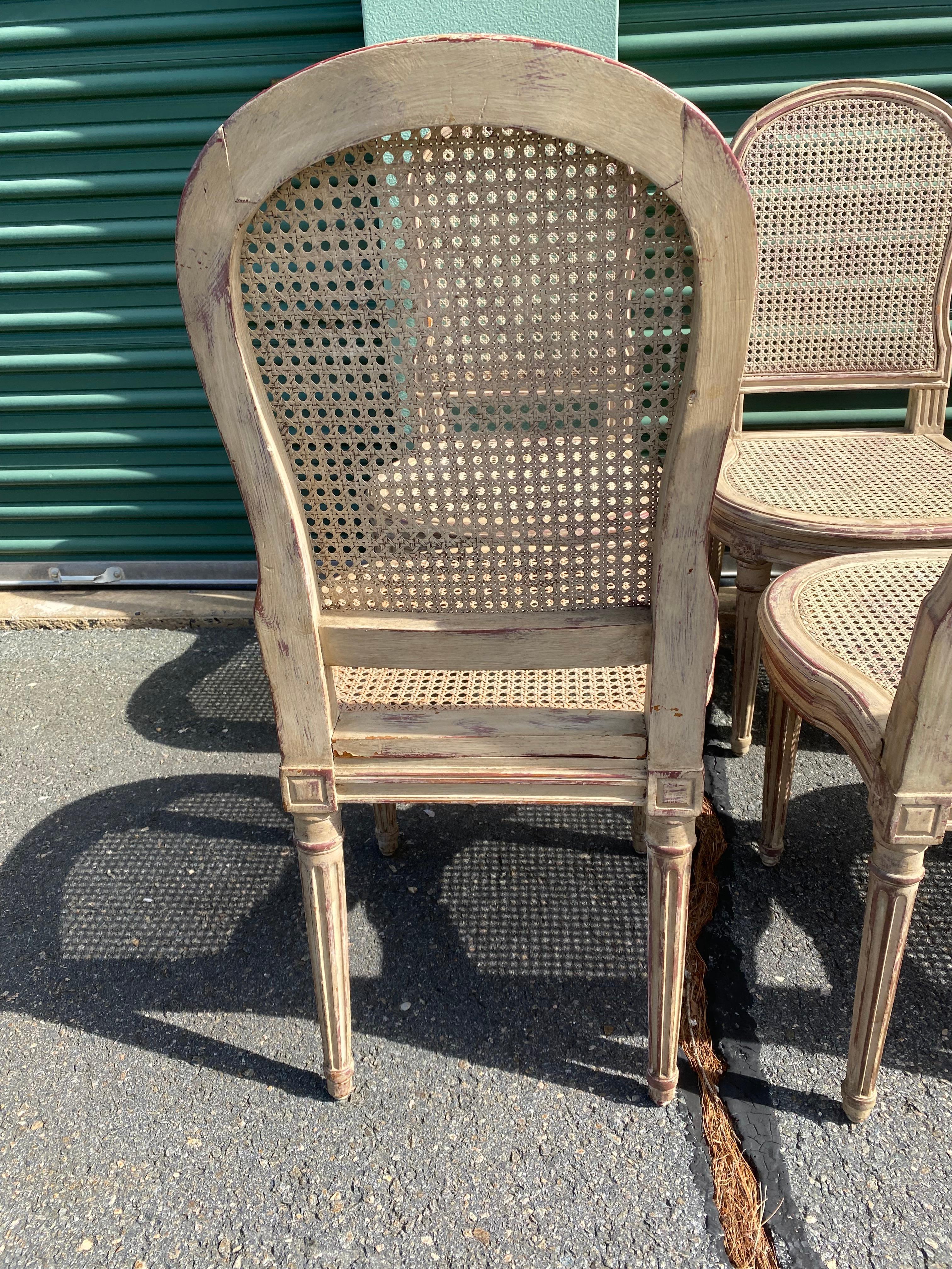 Prächtiger Satz von 10 gemalt Französisch Louis XV Caned und Holz Esszimmerstühle im Angebot 7