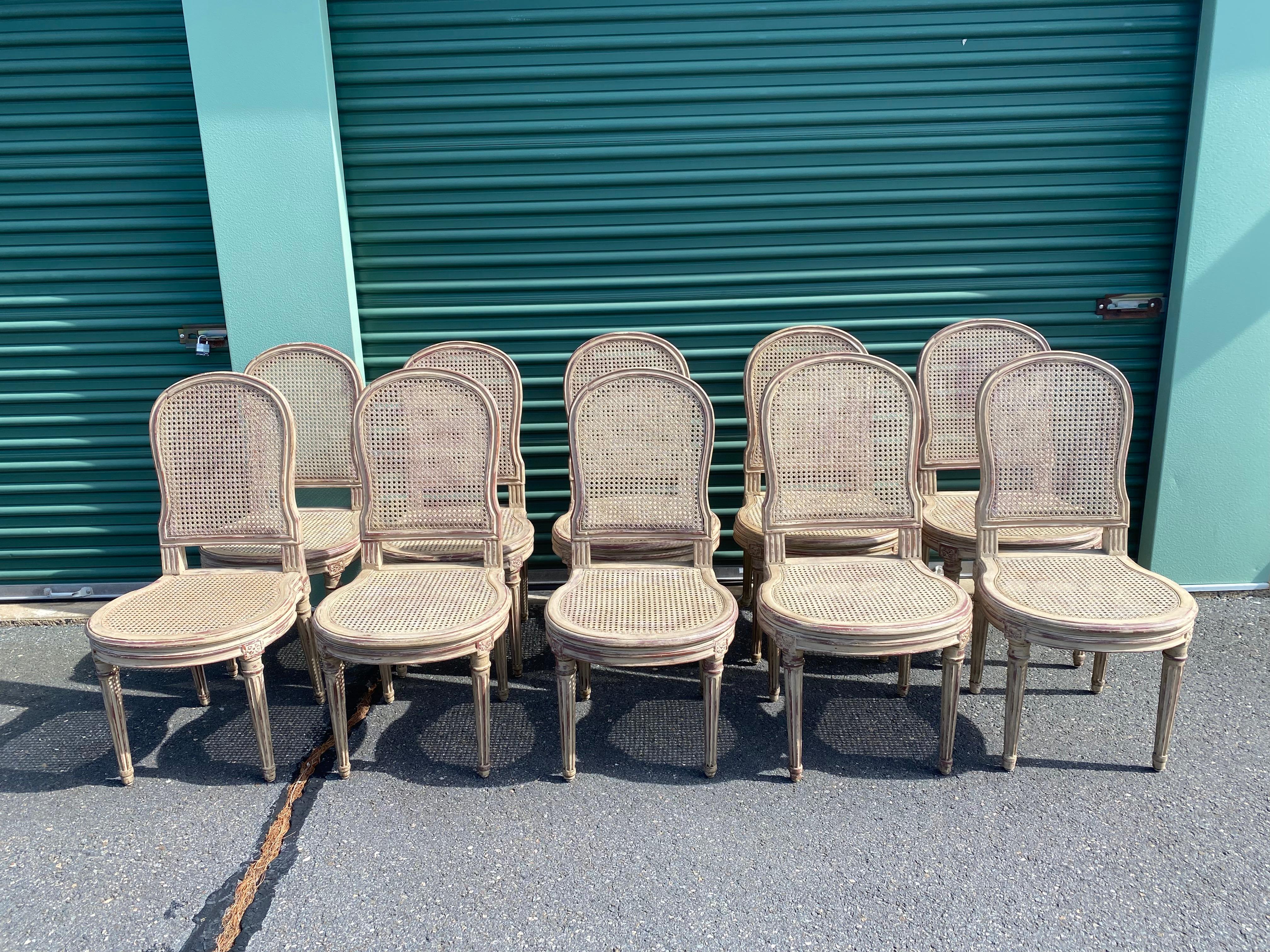 Prächtiger Satz von 10 gemalt Französisch Louis XV Caned und Holz Esszimmerstühle im Angebot 2