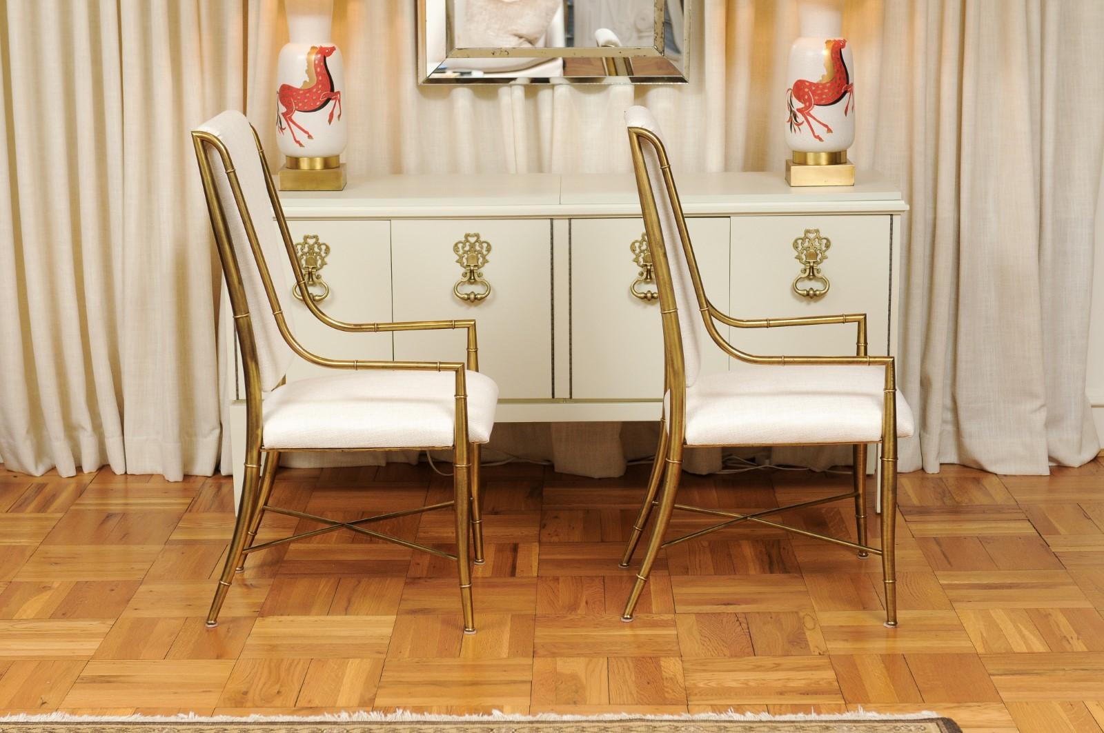 italien Magnifique ensemble de 12 chaises de salle à manger en laiton de Weiman/Warren Lloyd pour Mastercraft en vente