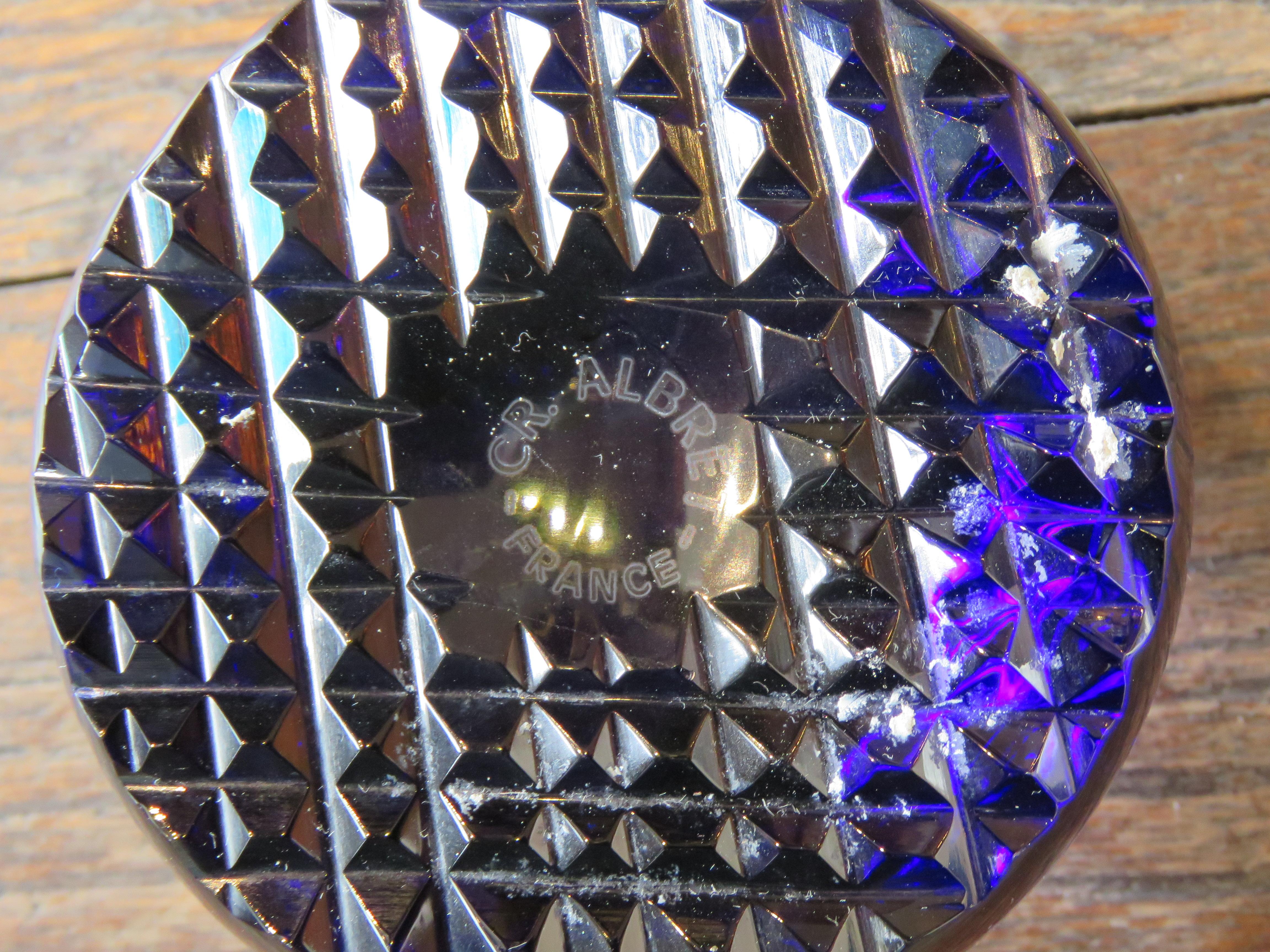 Prächtiger Satz von  3 bunte schwere französische Baccarat Briefbeschwerer mit Facettenschliff (Glaskunst) im Angebot