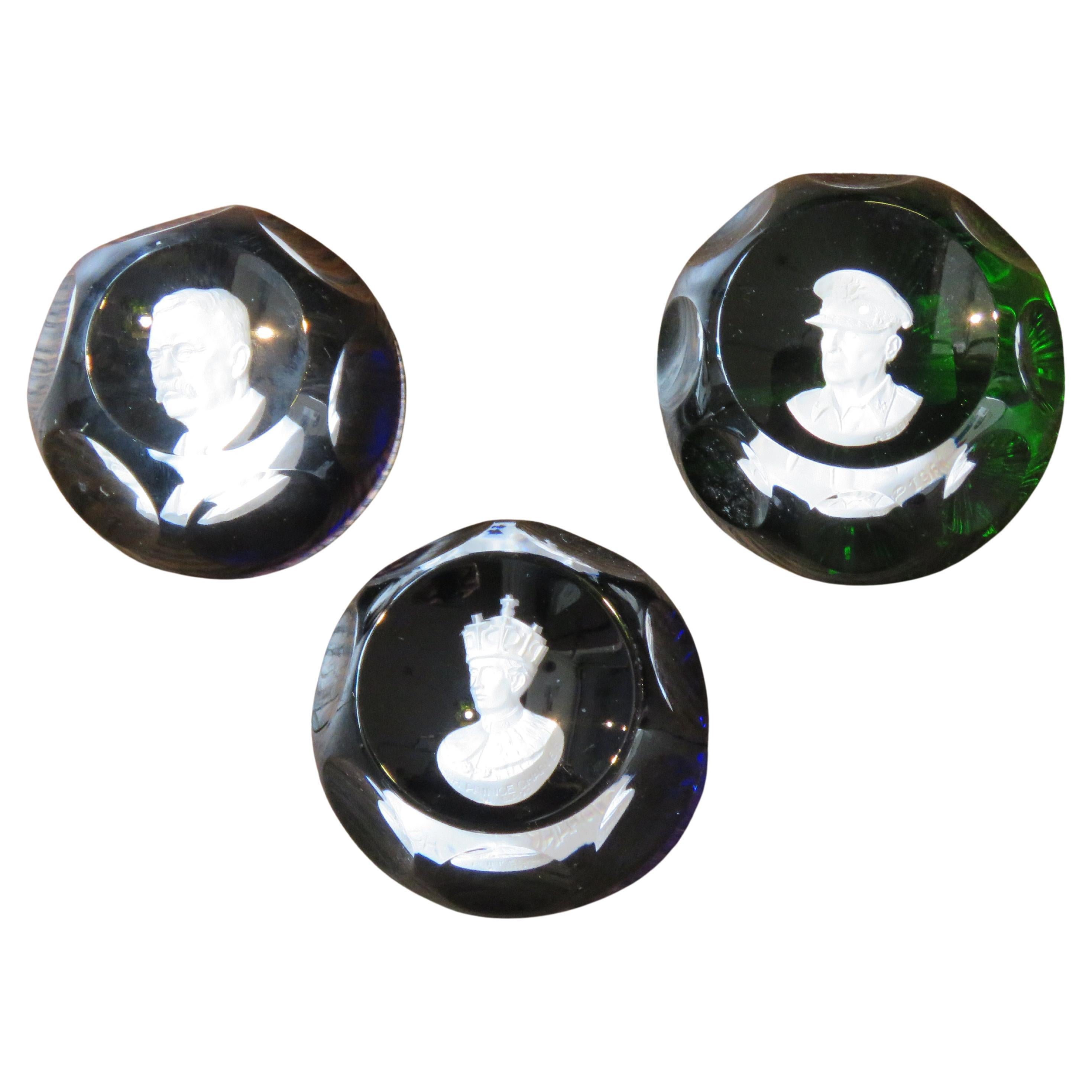 Magnifico set di  3 colorati e pesanti fermacarte Baccarat francesi smussati