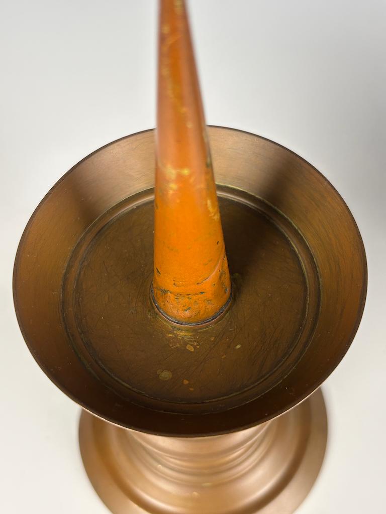 Magnifico set di tre candelieri a grillo in bronzo della fine del XVII secolo in vendita 3