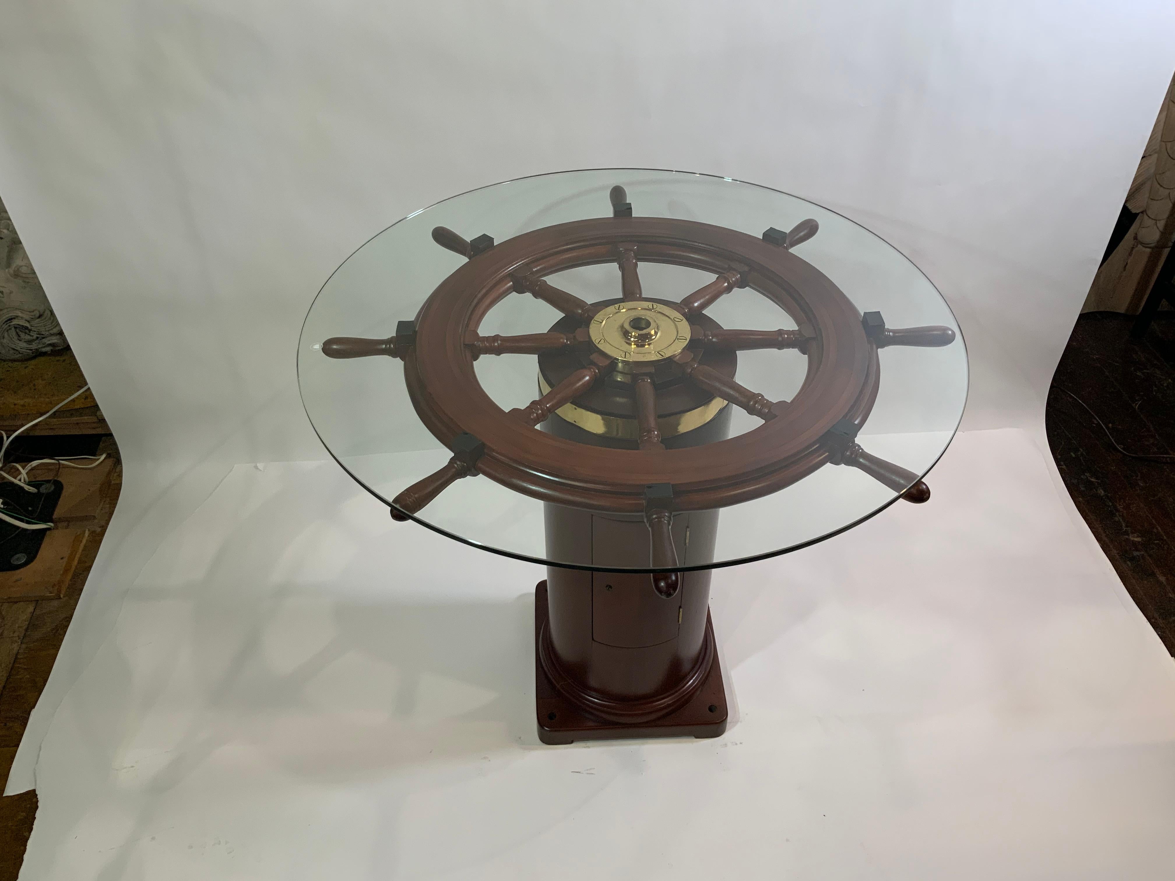 Magnifique table de bistrot à roue de bateau en vente 2