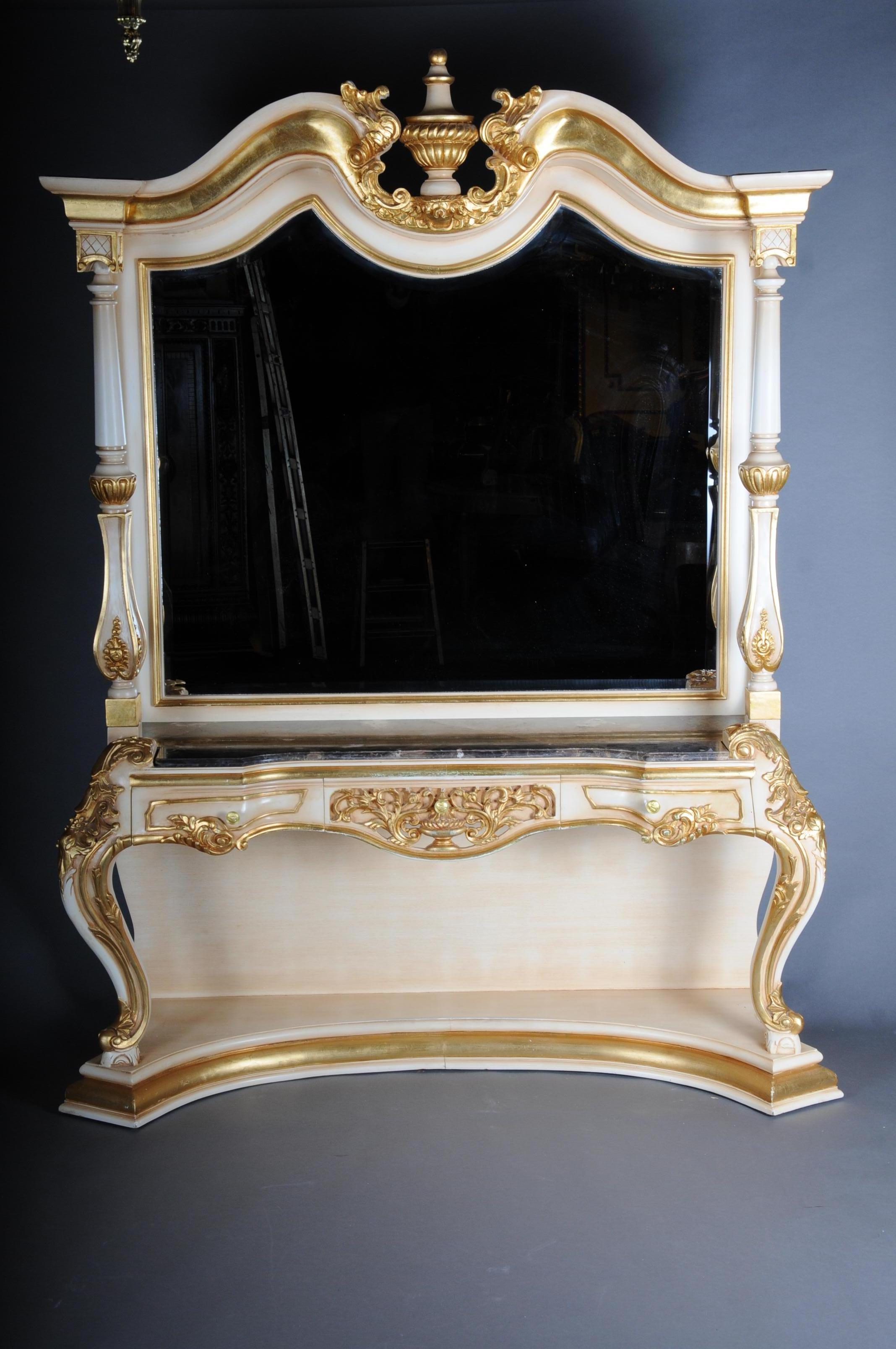 Magnificent sideboard / dresser / dressing table Baroque, 20th century

Body made of solid beechwood, finely carved, painted cream and gold-plated.
Chest of drawers flanked by full turned columns. With mottled marble top.
On curved,