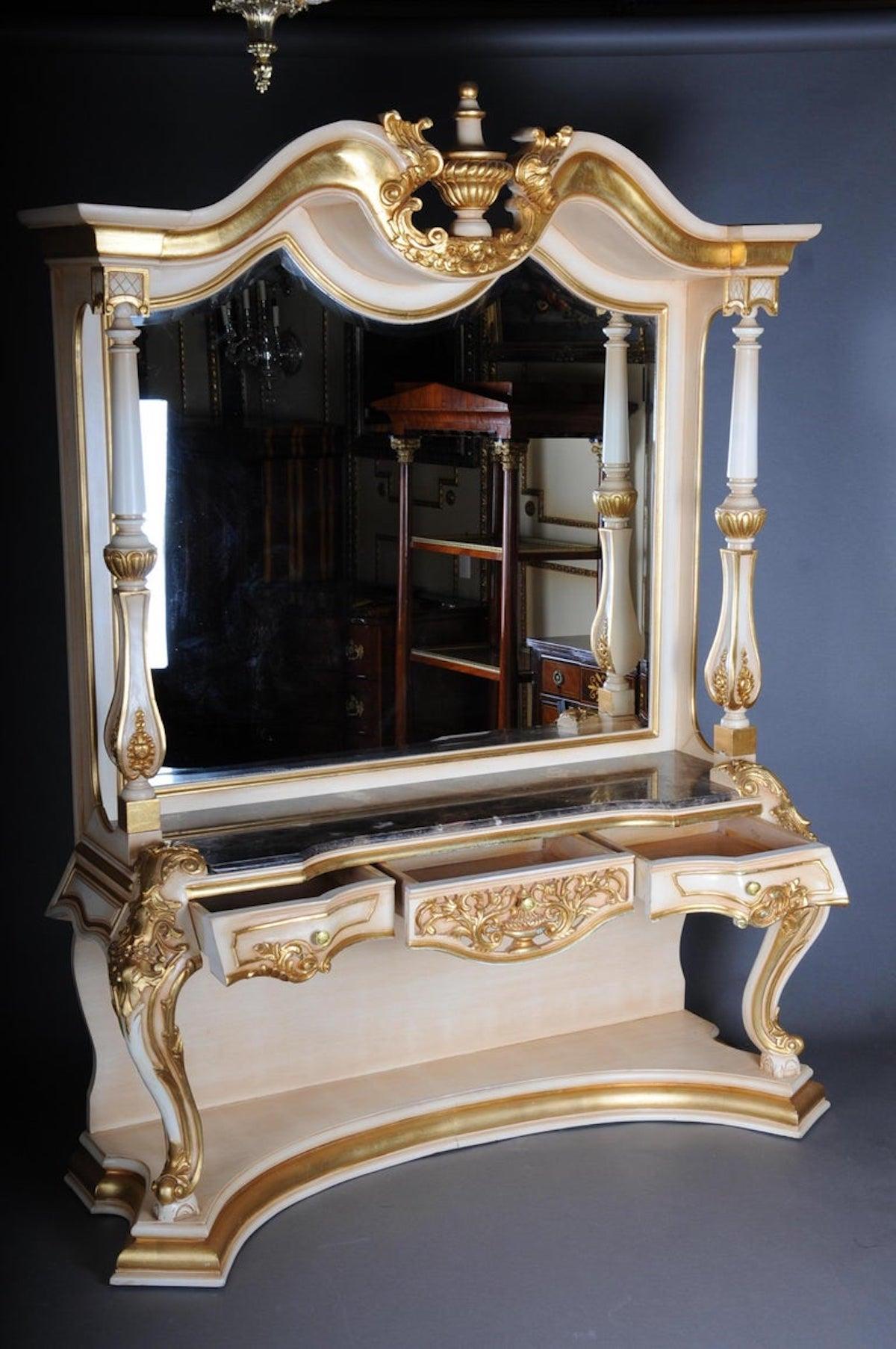 Intagliato a mano Magnifica credenza / comò / tavolo da toeletta barocco, XX secolo in vendita