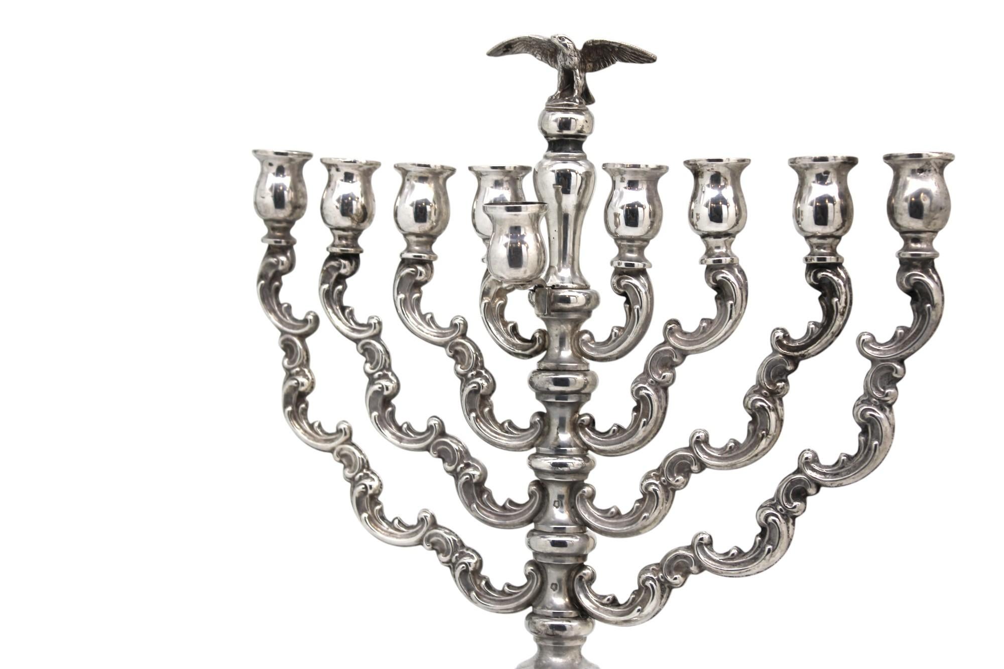 Prächtige silberne Chanukka-Lampe Menora, Österreich, um 1880. Judaica (Silber) im Angebot