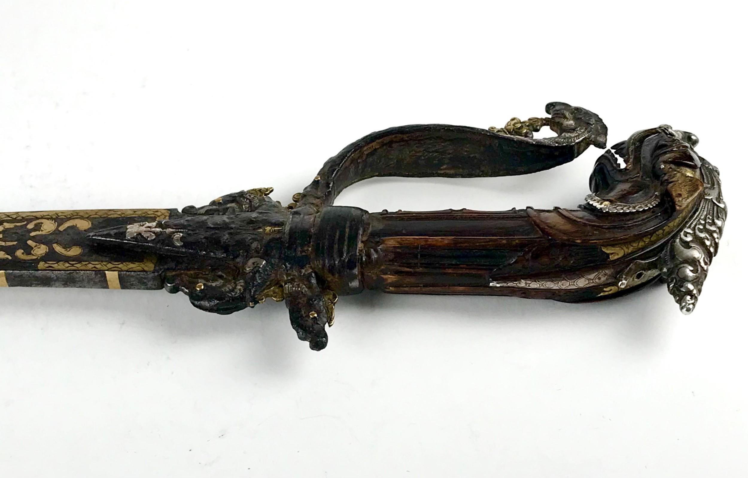 Magnifique épée de cérémonie de Ceylan Rhino du Kastane Sinhalese portugais 17e siècle en vente 4