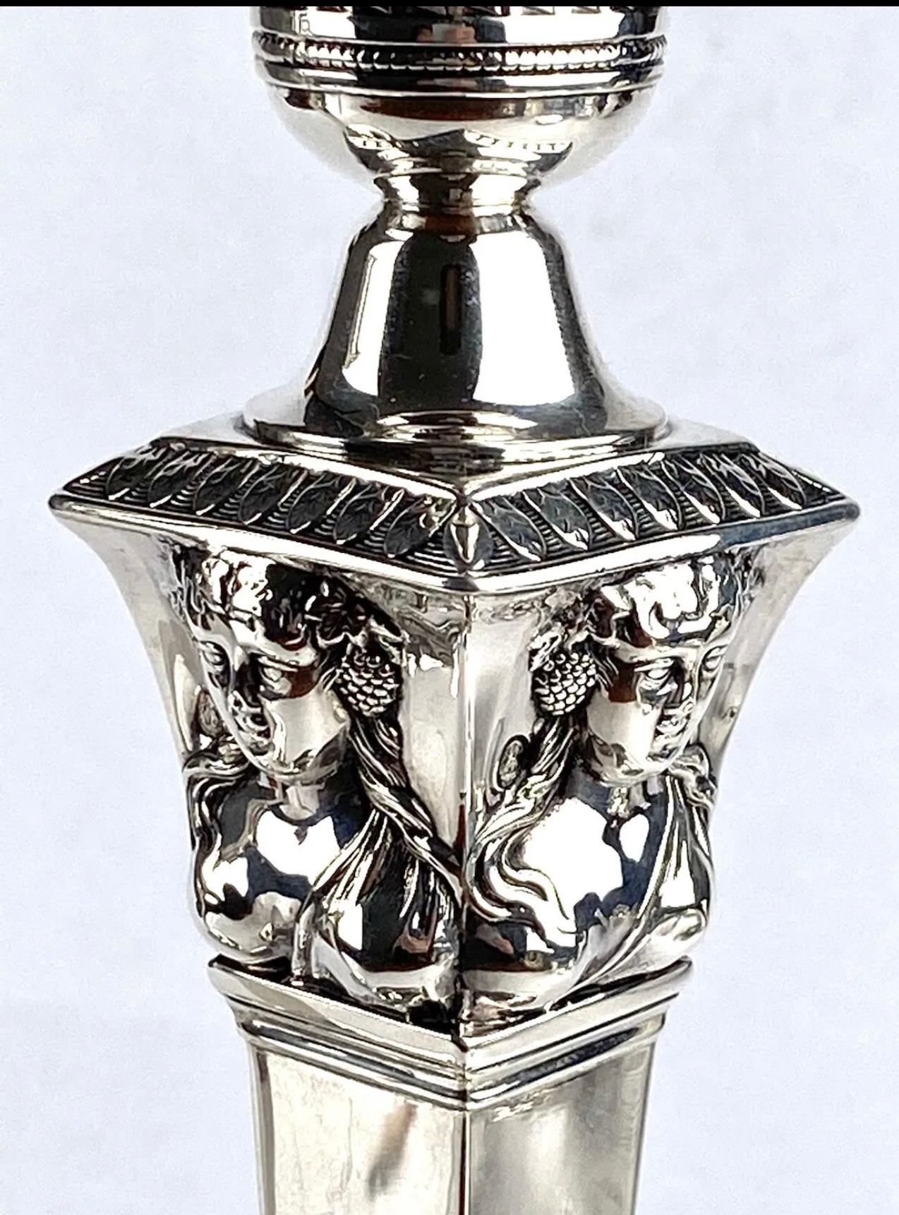 Édouardien Magnifique paire de chandeliers en argent massif 720 g Paris France vers 1798 géorgien en vente