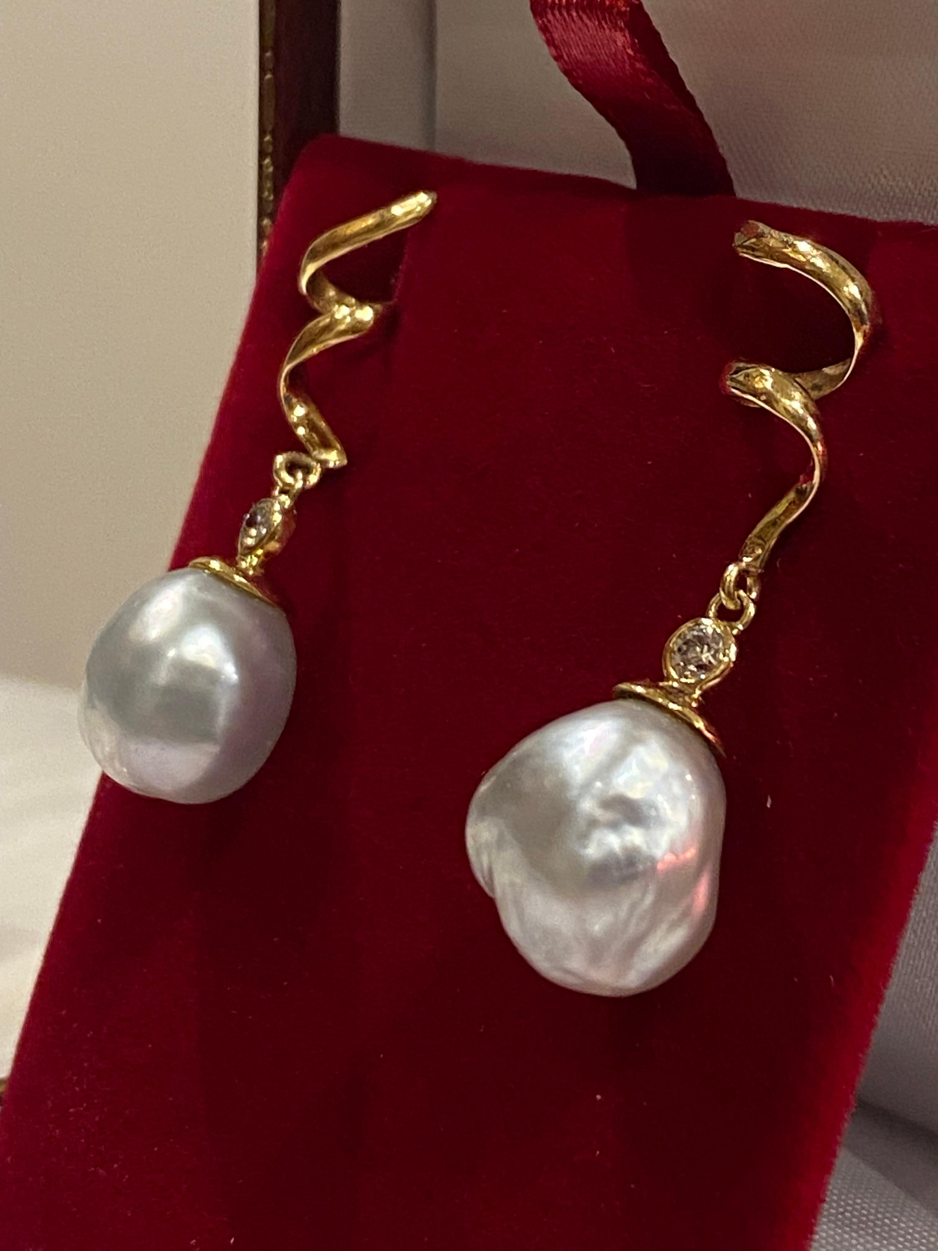 Magnifique pendentif en or jaune 18K avec perles des mers du Sud et diamants en vente 1