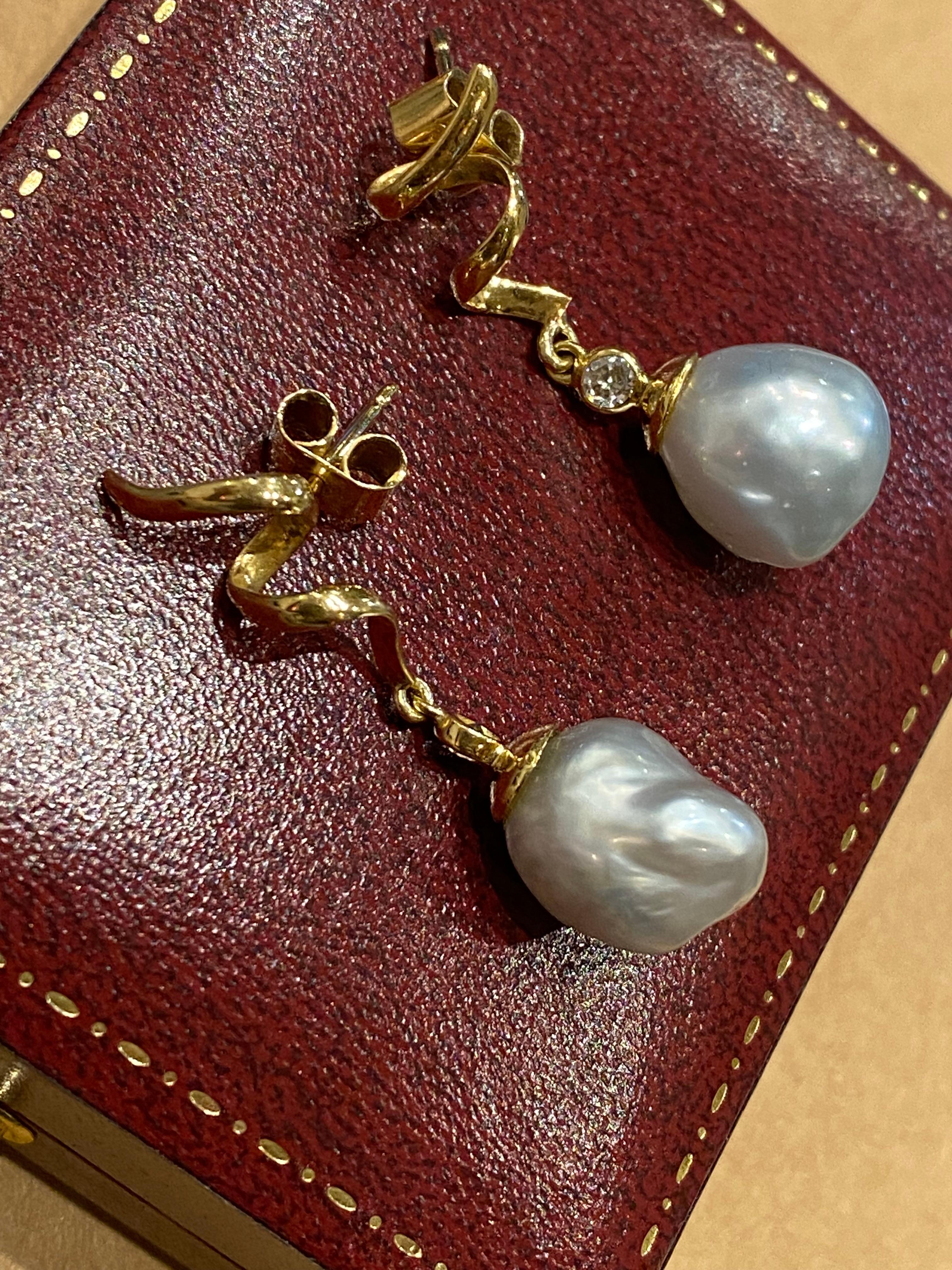 Magnifique pendentif en or jaune 18K avec perles des mers du Sud et diamants en vente 3